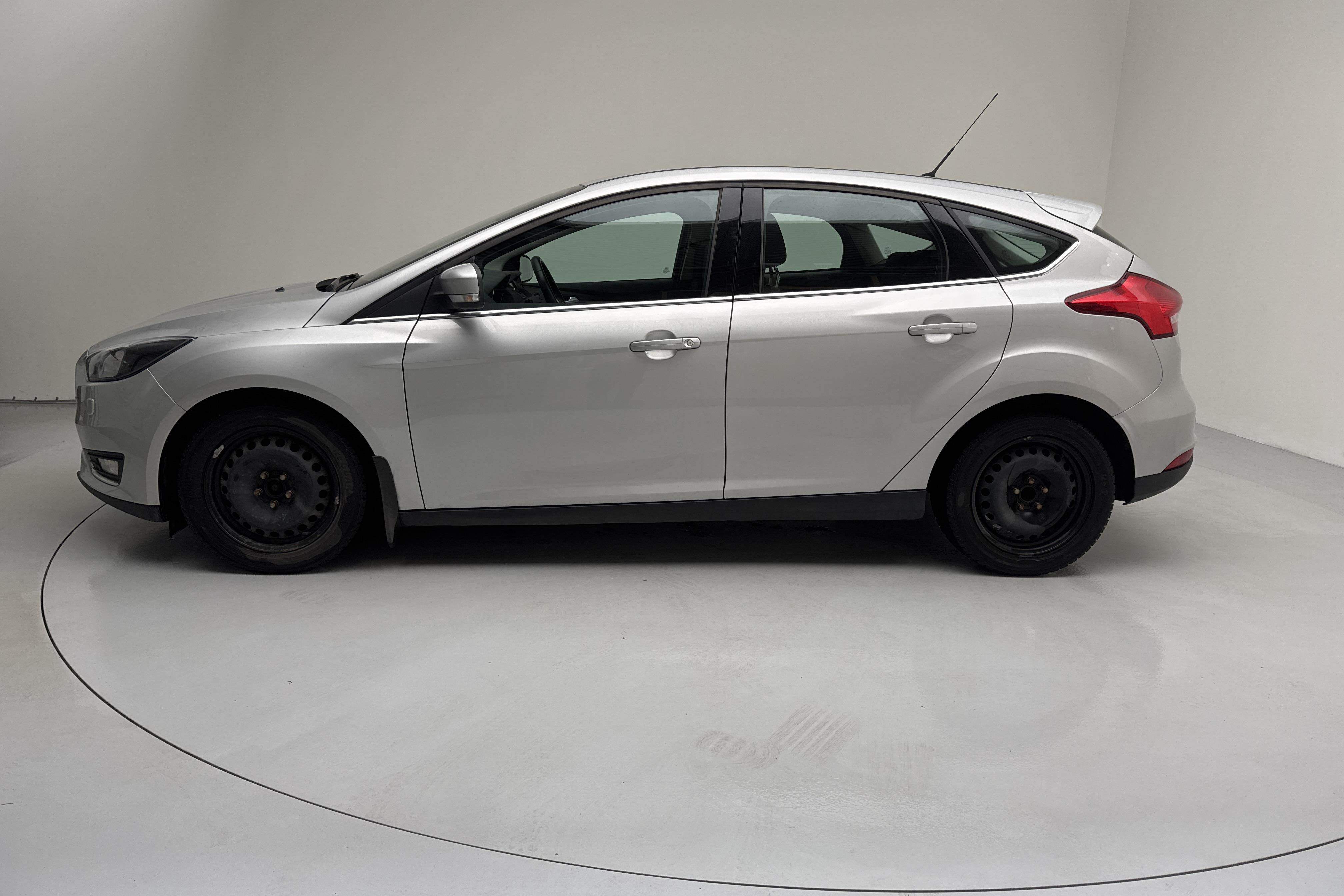 Ford Focus 1.0 EcoBoost 5dr (125hk) - 10 647 mil - Manuell - grå - 2016