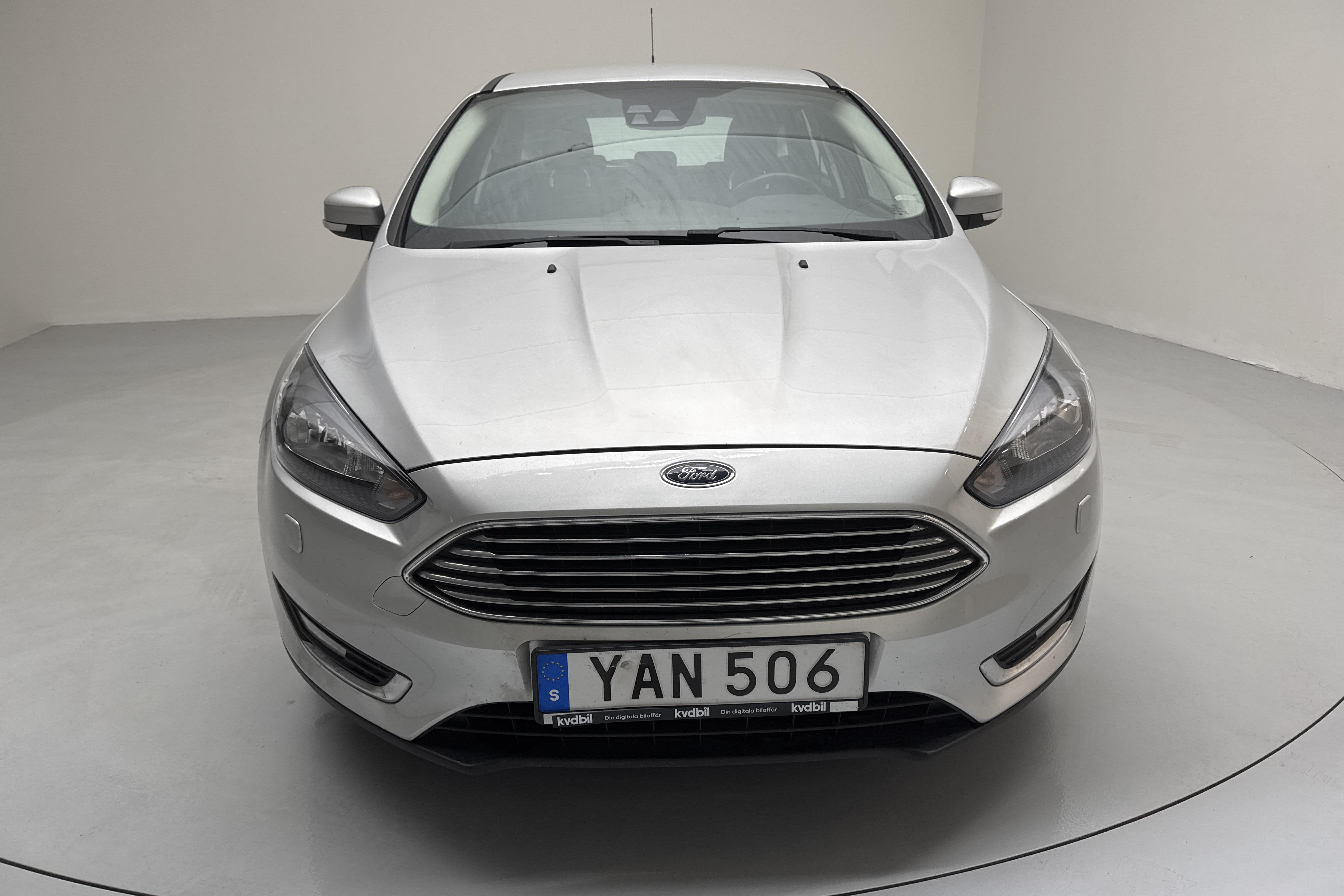 Ford Focus 1.0 EcoBoost 5dr (125hk) - 10 647 mil - Manuell - grå - 2016