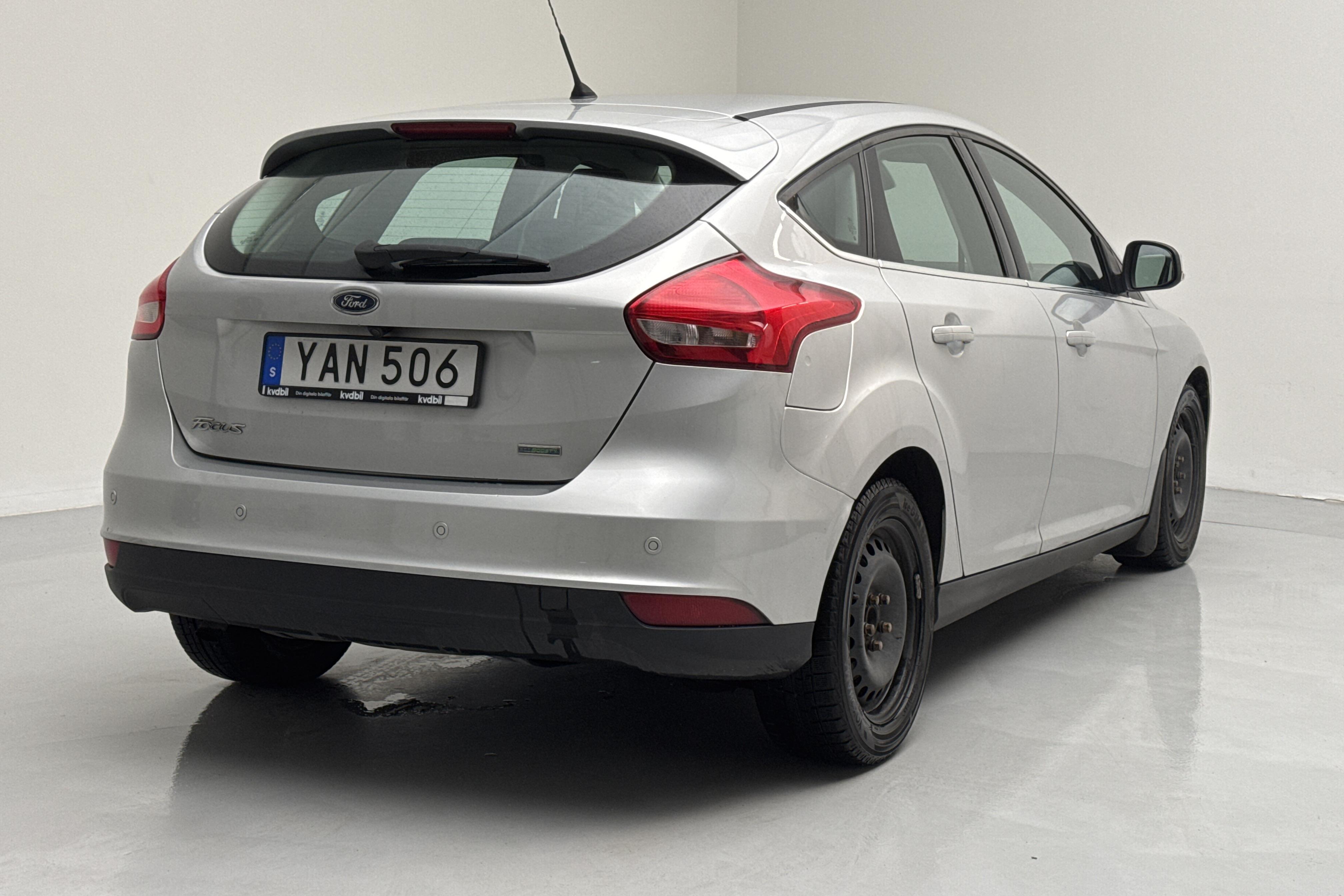 Ford Focus 1.0 EcoBoost 5dr (125hk) - 10 647 mil - Manuell - grå - 2016