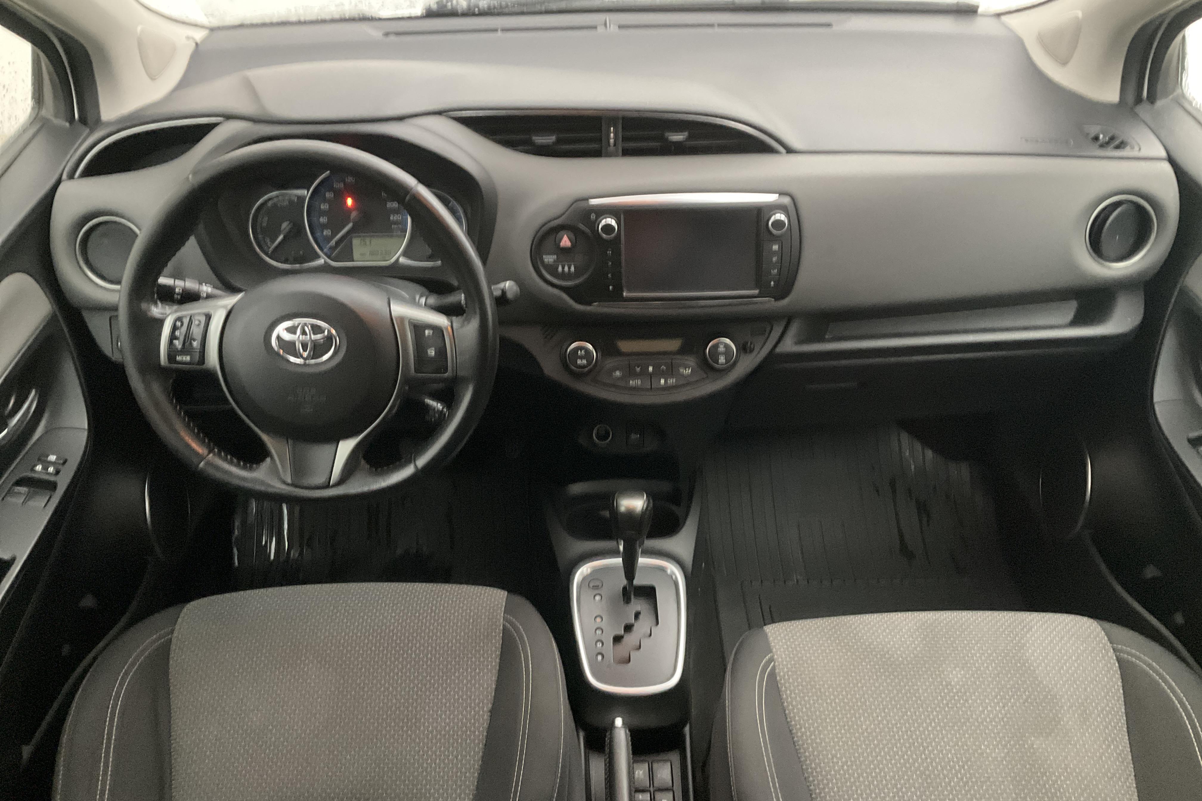 Toyota Yaris 1.5 HSD 5dr (75hk) - 180 330 km - Automaattinen - valkoinen - 2015