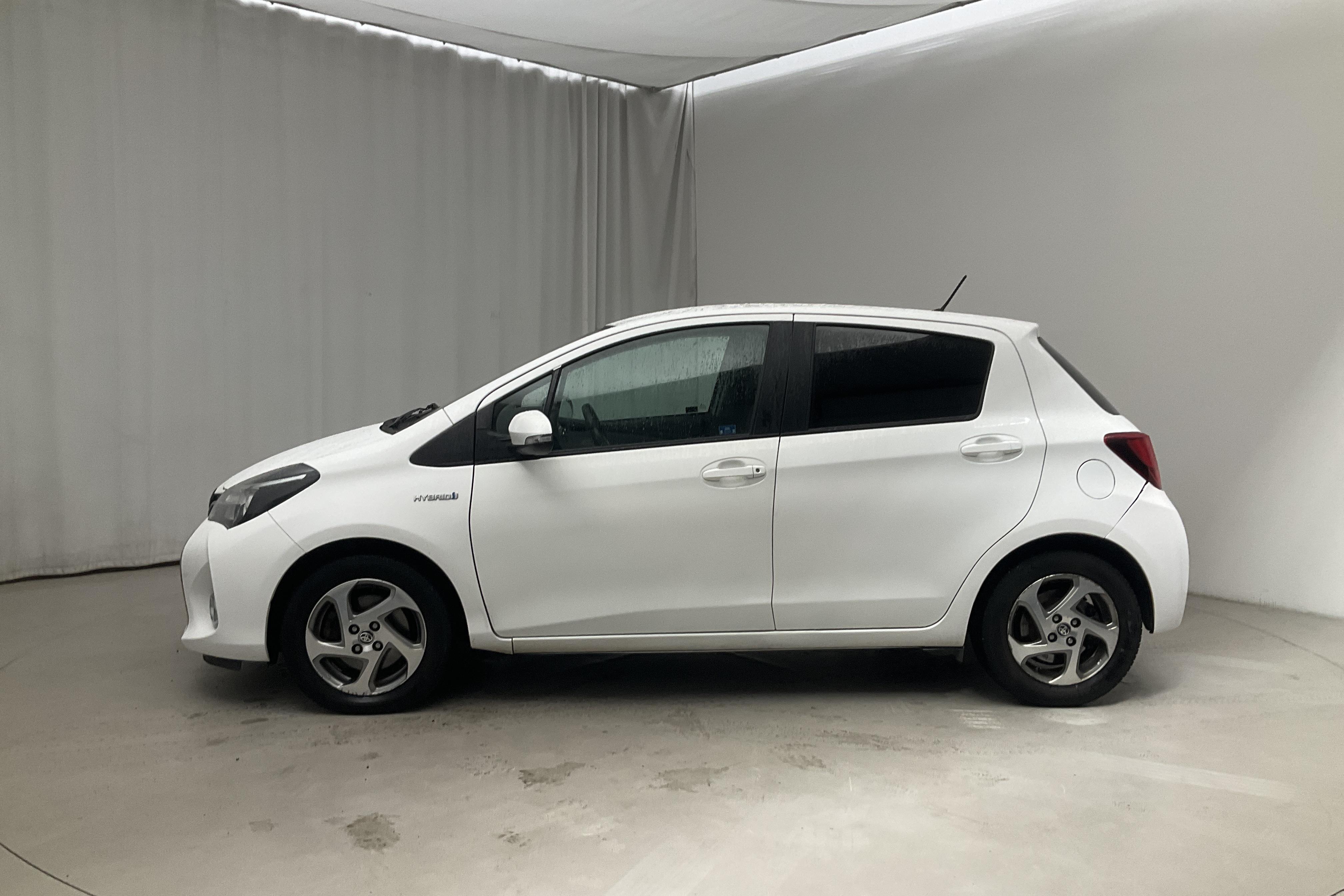 Toyota Yaris 1.5 HSD 5dr (75hk) - 180 330 km - Automaattinen - valkoinen - 2015