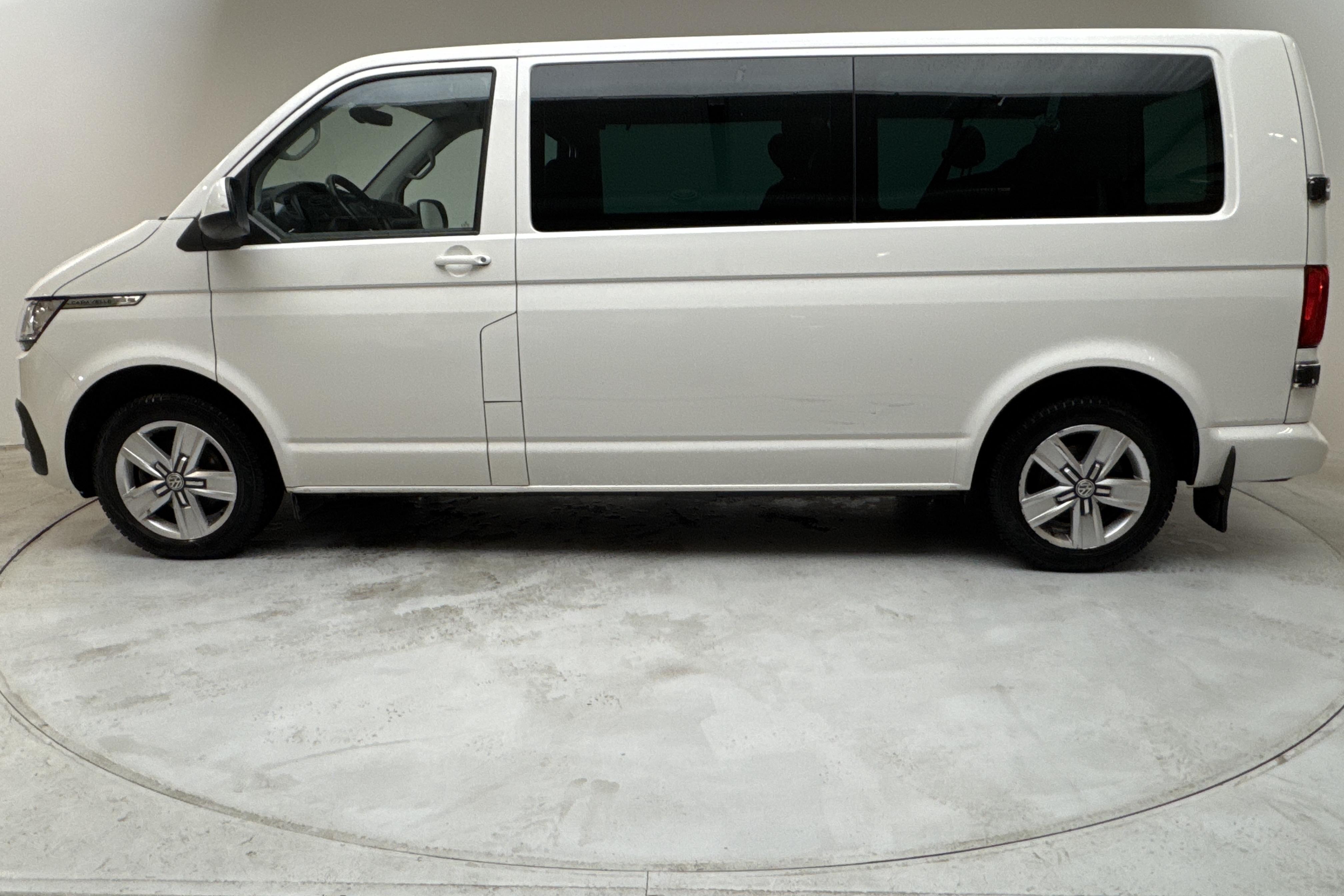 VW Caravelle T6 2.0 TDI BMT (150hk) - 235 670 km - Automatic - white - 2020