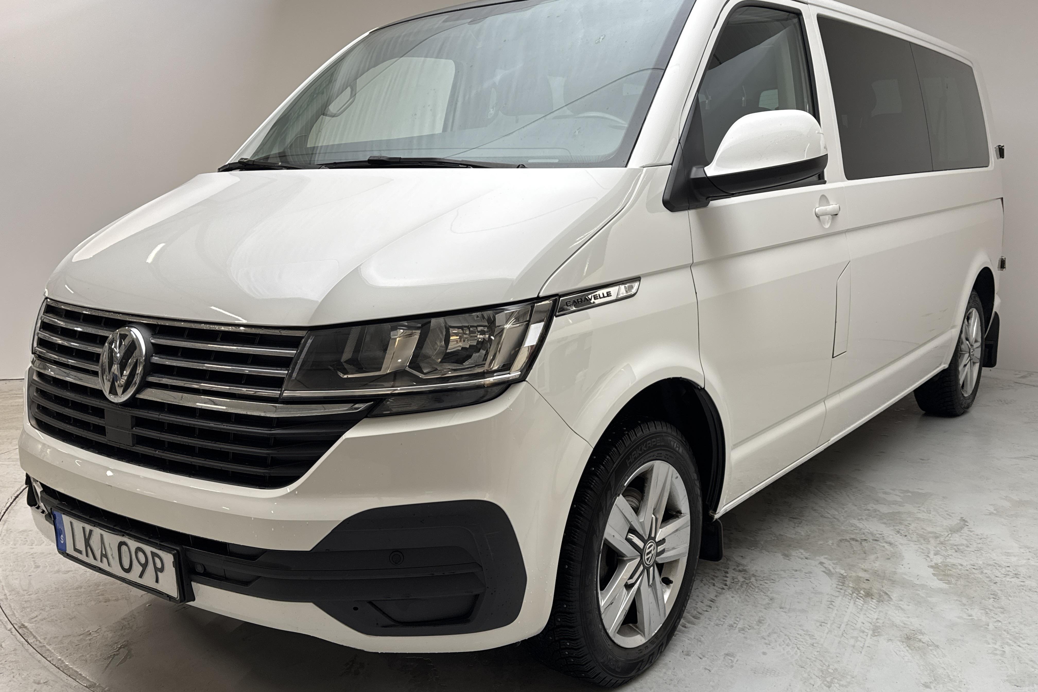 VW Caravelle T6 2.0 TDI BMT (150hk) - 235 670 km - Automatic - white - 2020