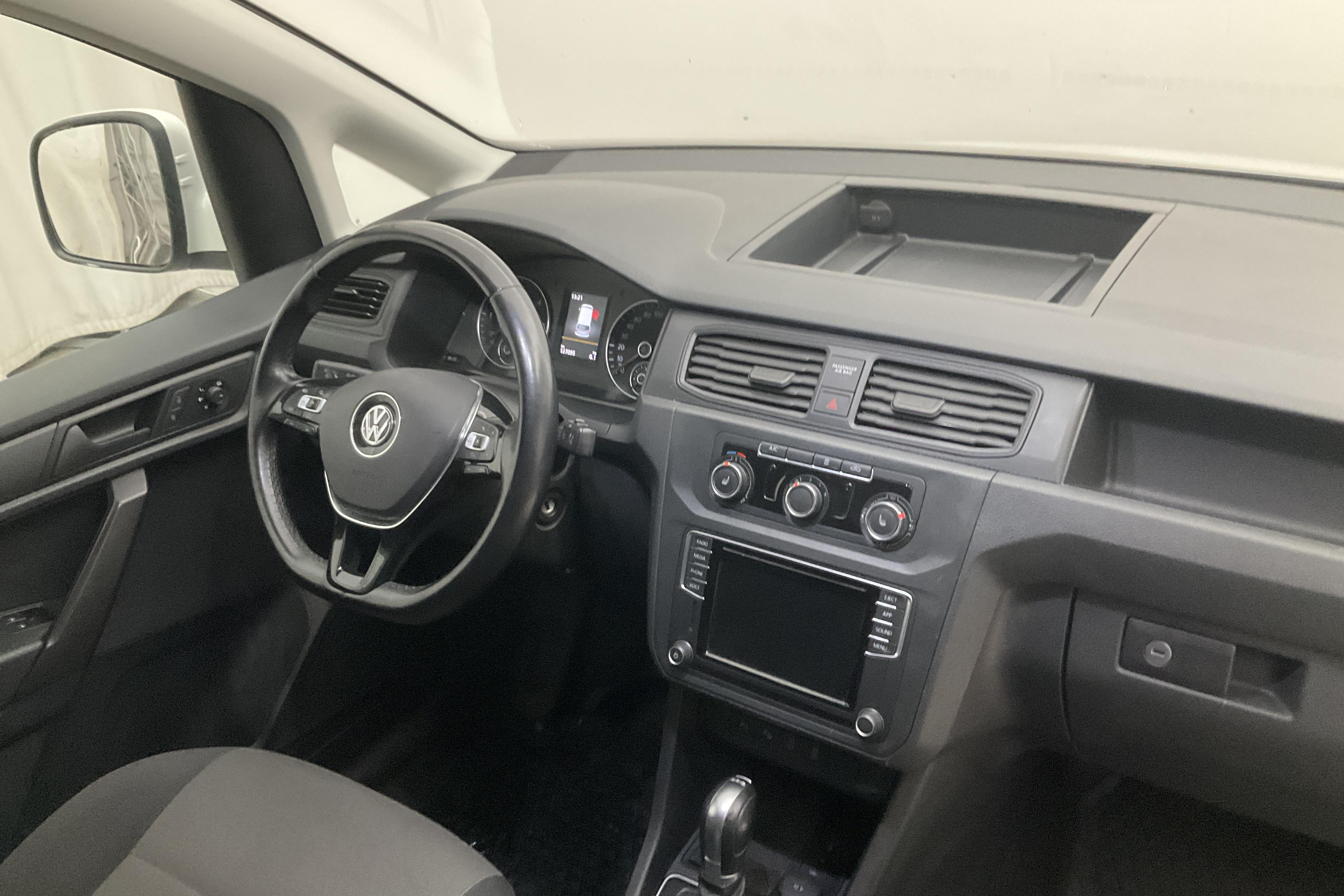 VW Caddy 2.0 TDI Skåp (102hk) - 127 100 km - Automaattinen - valkoinen - 2020