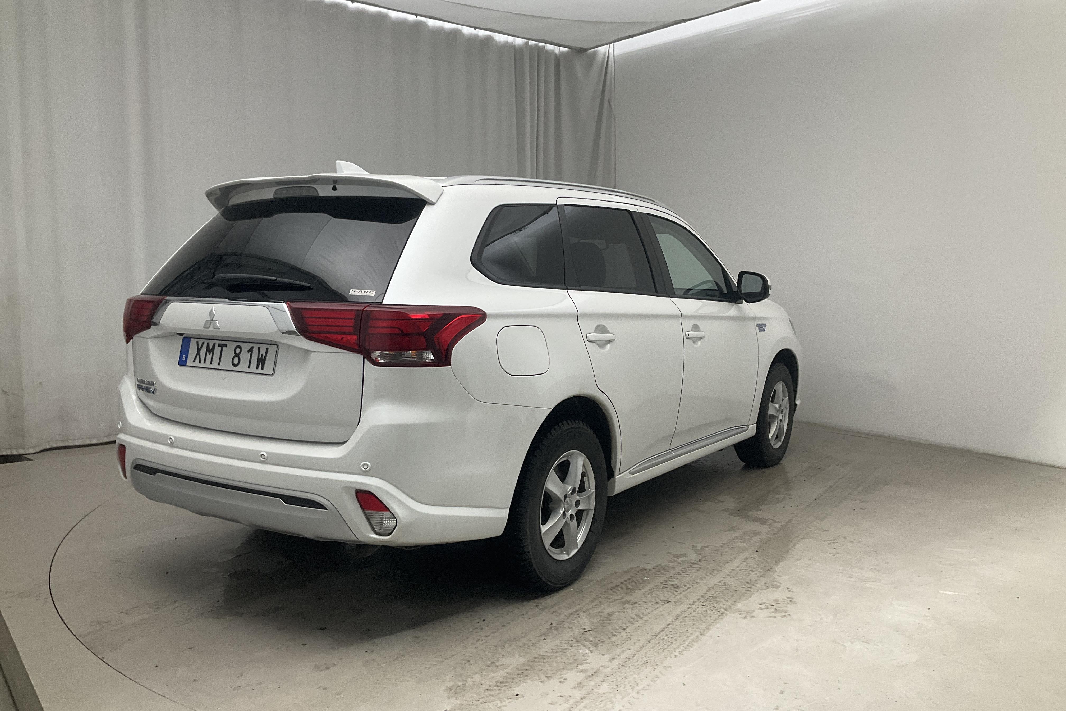 Mitsubishi Outlander 2.4 Plug-in Hybrid 4WD (136hk) - 3 593 mil - Automat - vit - 2020