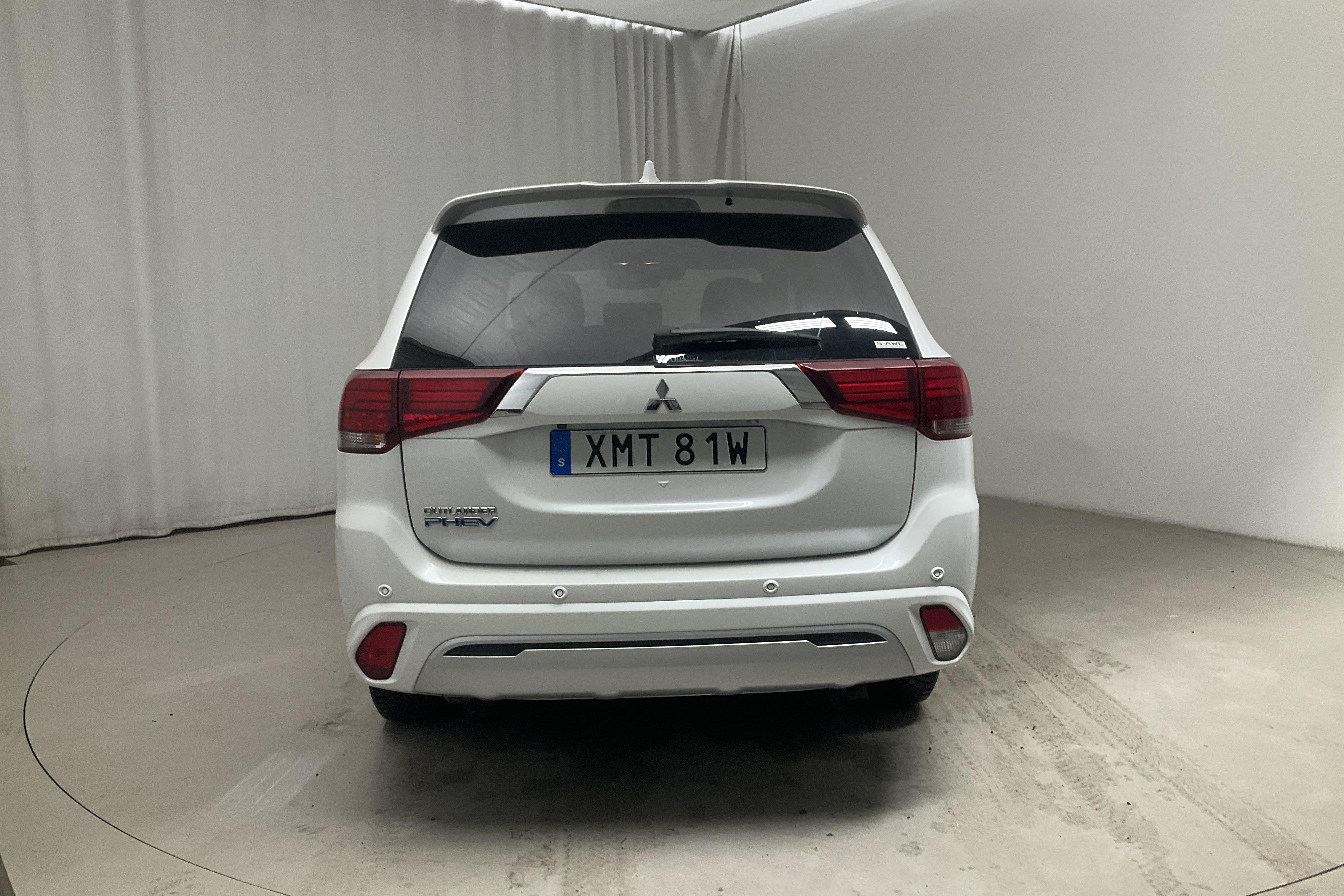 Mitsubishi Outlander 2.4 Plug-in Hybrid 4WD (136hk) - 3 593 mil - Automat - vit - 2020