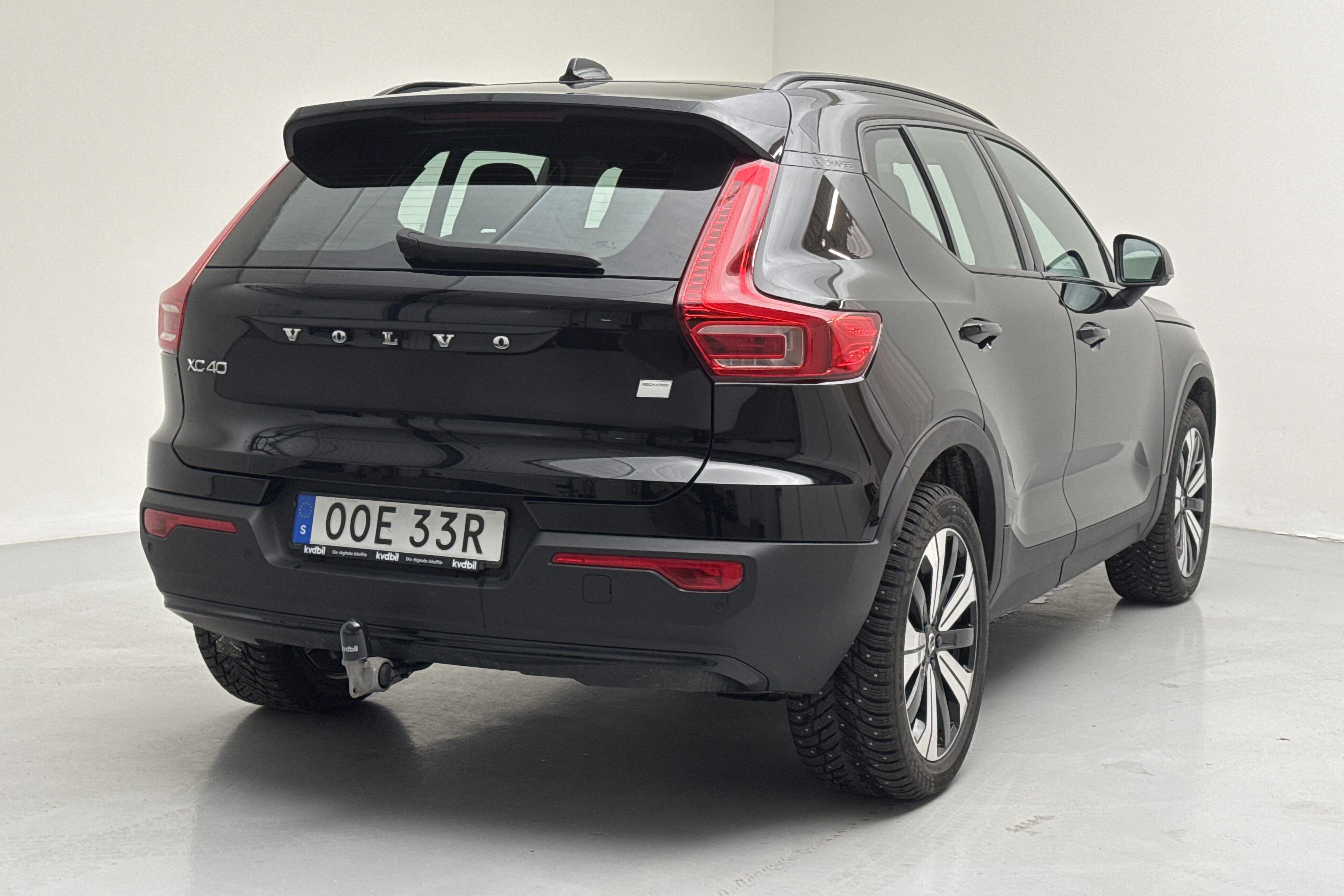 Volvo XC40 P6 Recharge (231hk) - 3 986 mil - Automat - svart - 2023