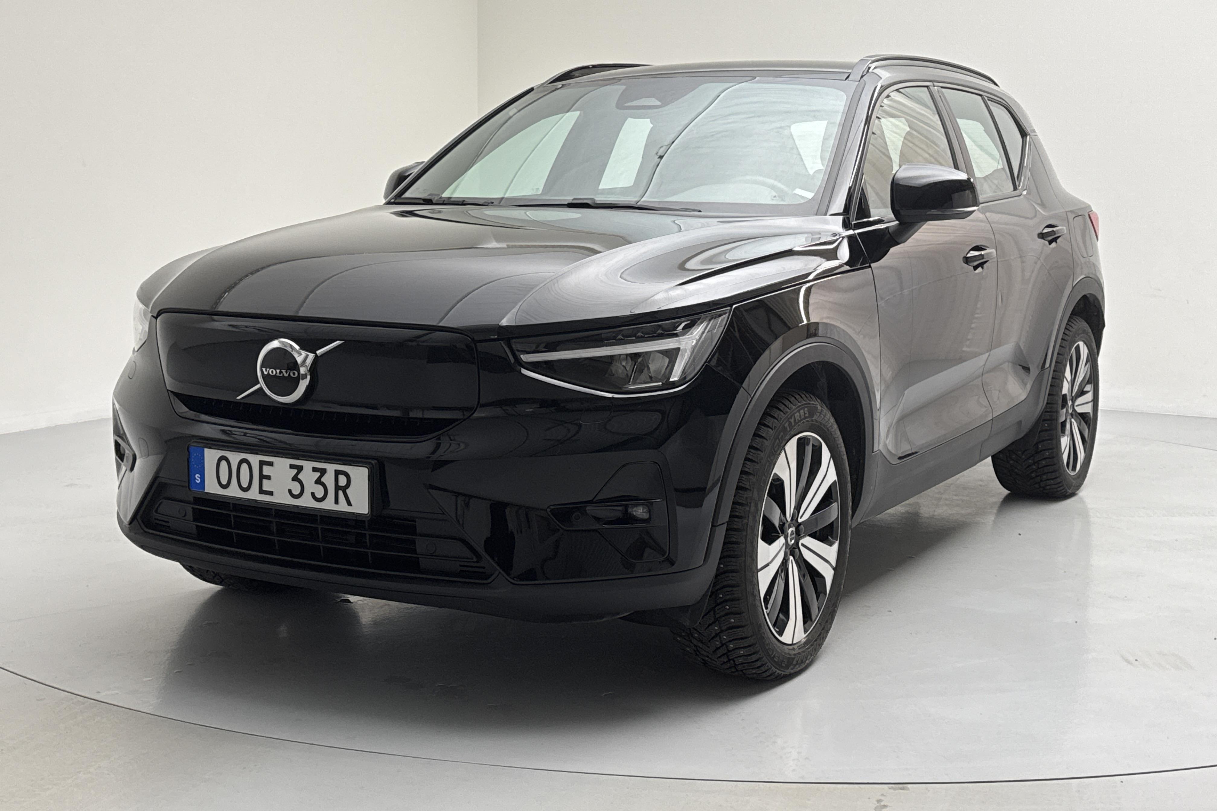 Volvo XC40 P6 Recharge (231hk) - 3 986 mil - Automat - svart - 2023