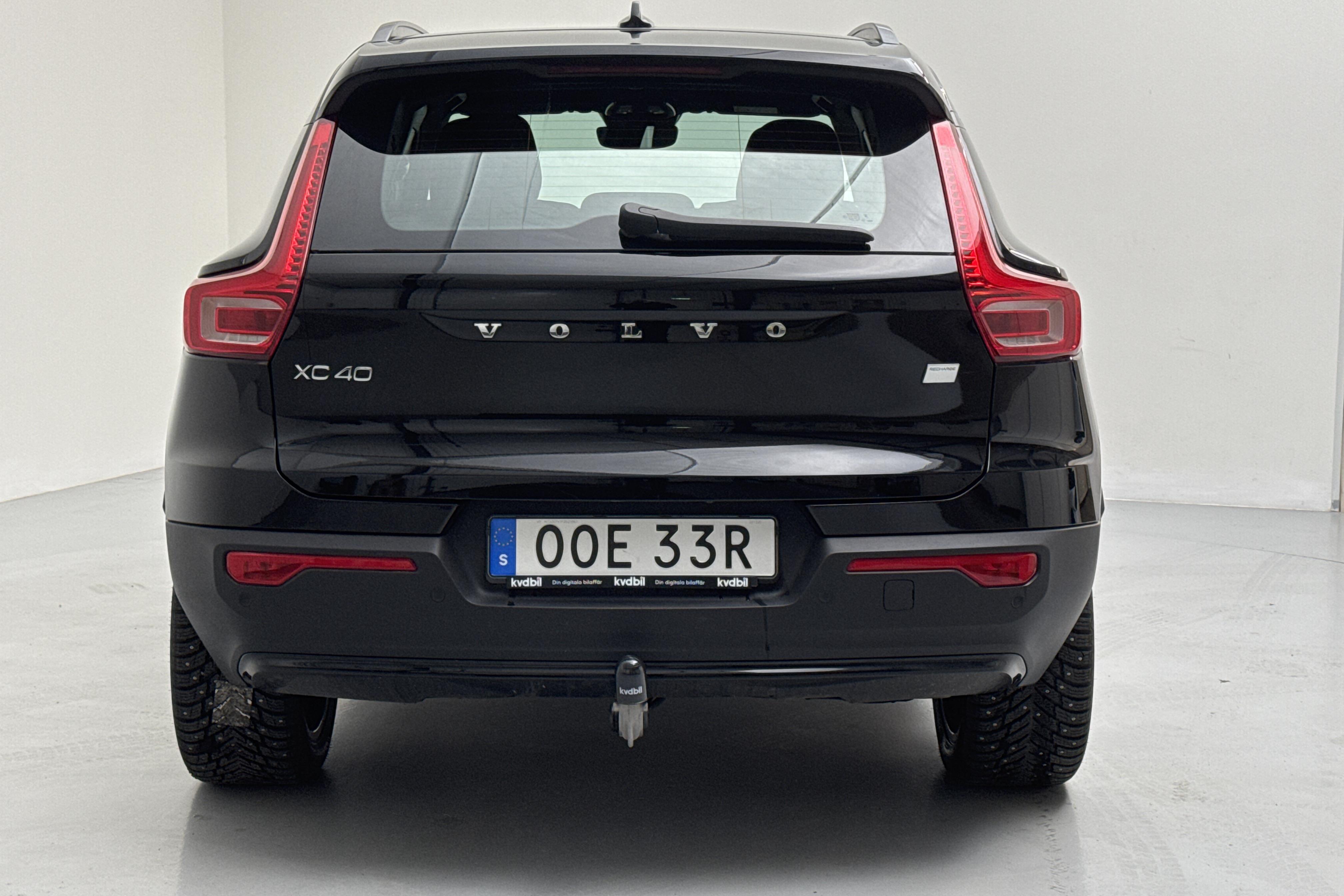 Volvo XC40 P6 Recharge (231hk) - 3 986 mil - Automat - svart - 2023