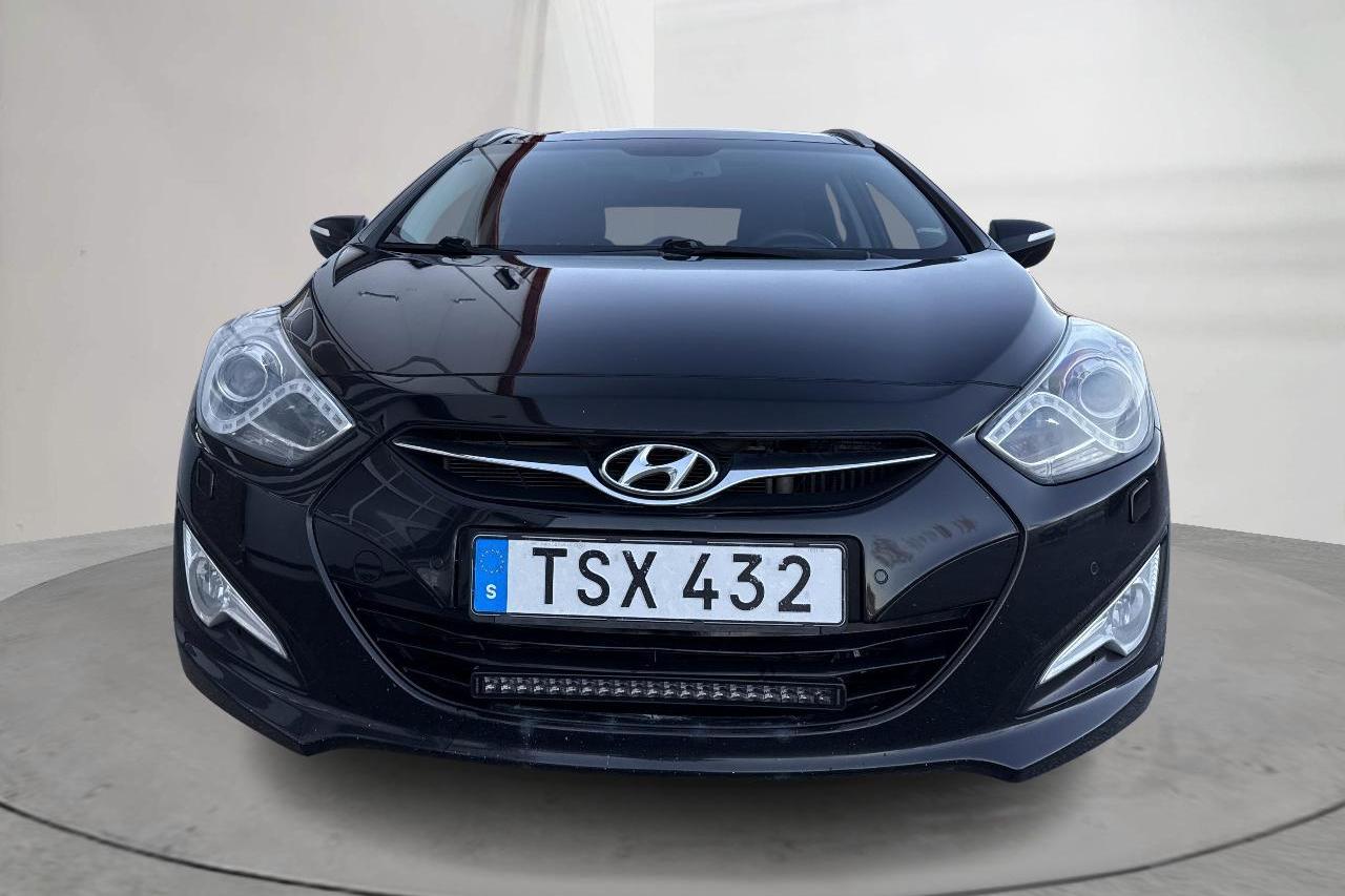 Hyundai i40 1.7 CRDi Kombi (136hk) - 201 840 km - Manuaalinen - musta - 2012