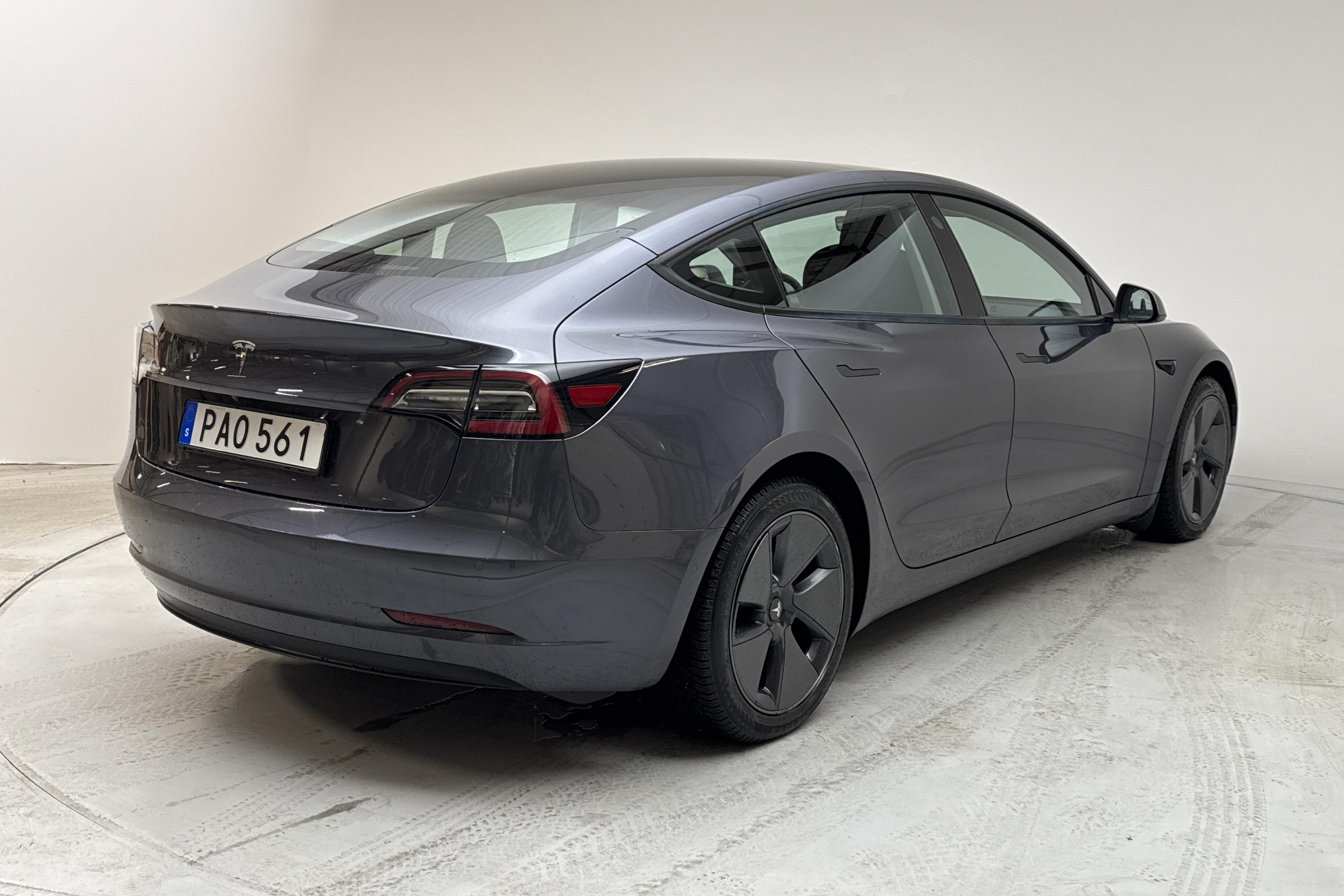 Tesla Model 3 Standard Range RWD - 89 680 km - Automatic - gray - 2021