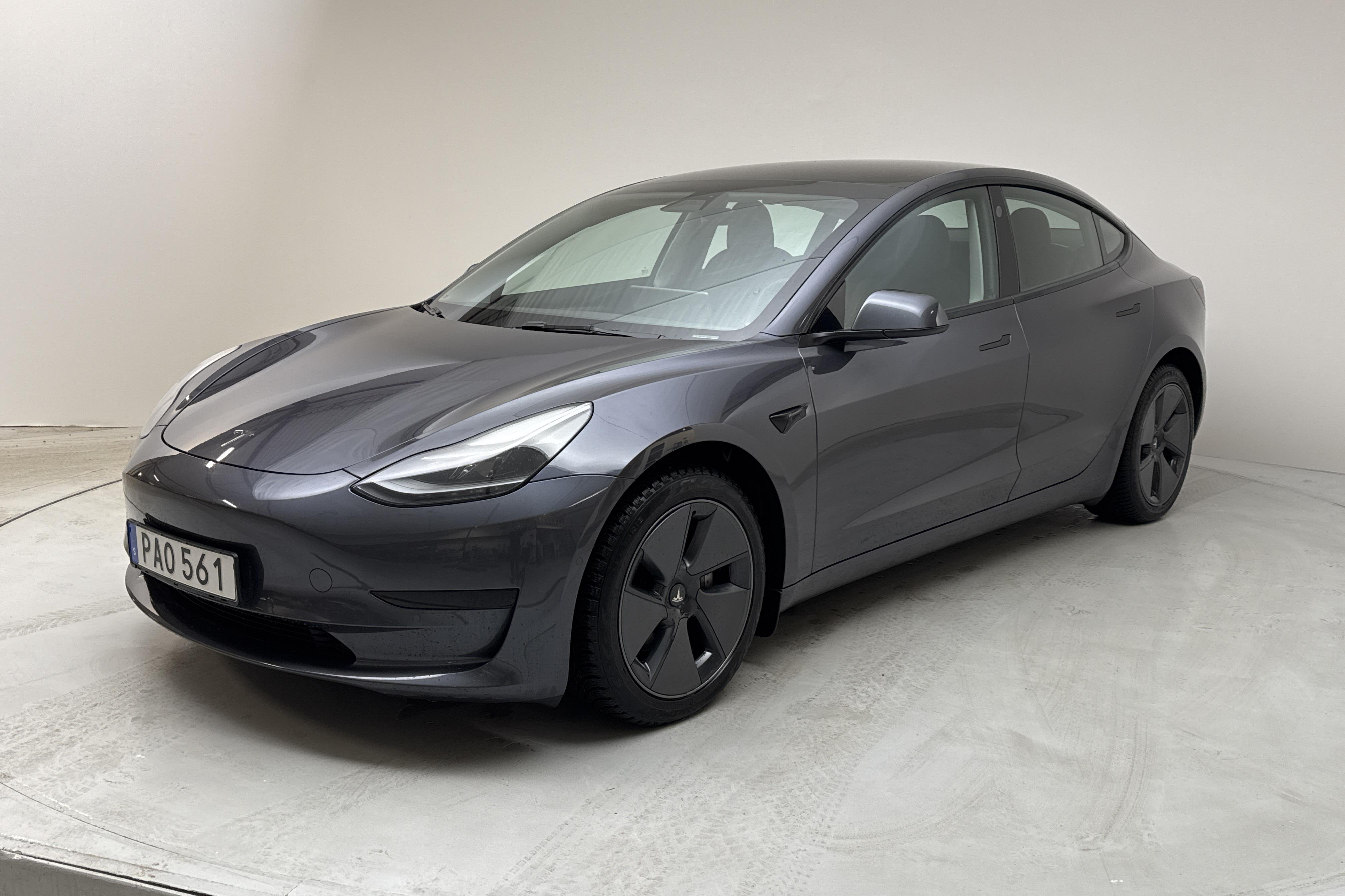 Tesla Model 3 Standard Range RWD - 89 680 km - Automatic - gray - 2021