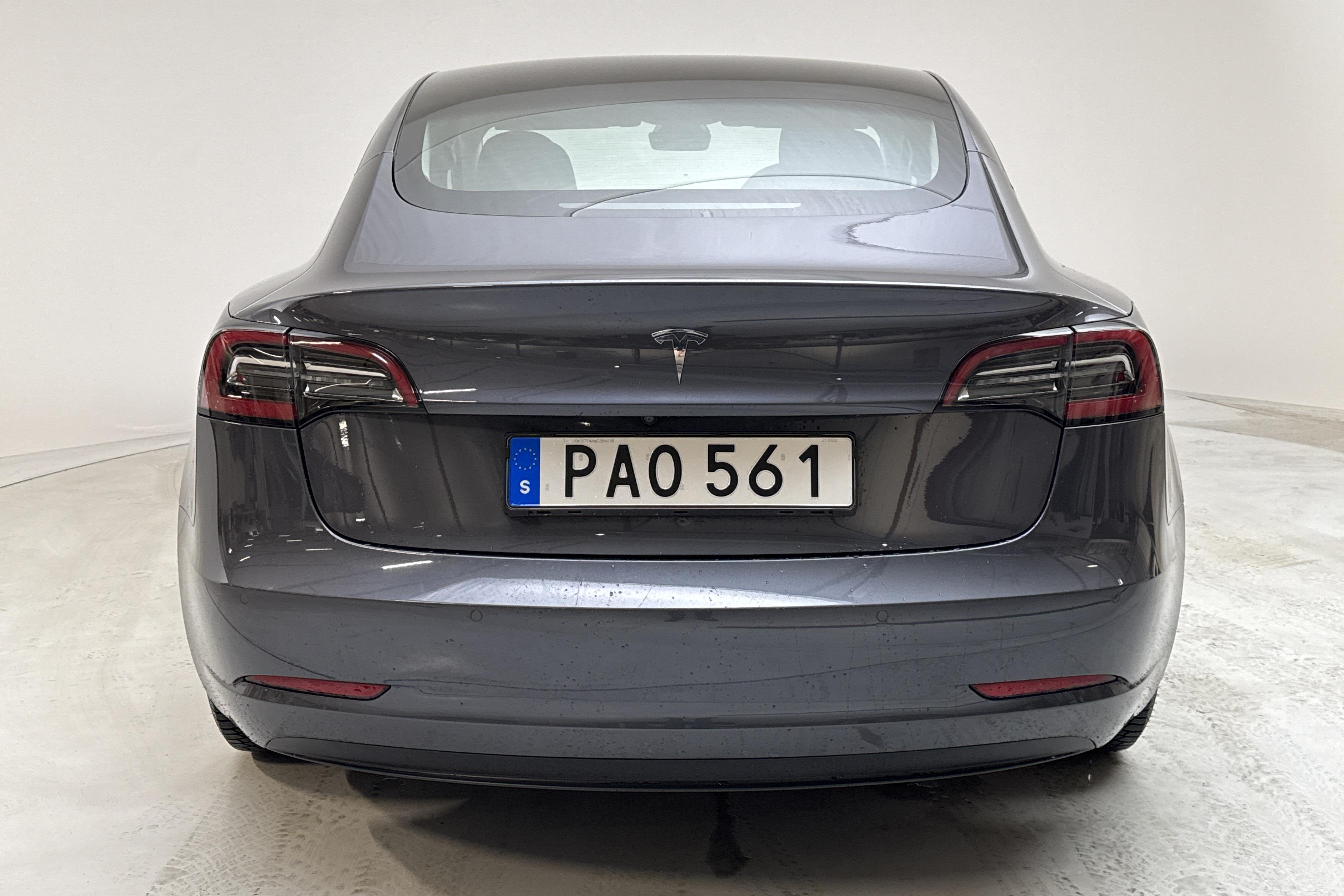 Tesla Model 3 Standard Range RWD - 89 680 km - Automatic - gray - 2021