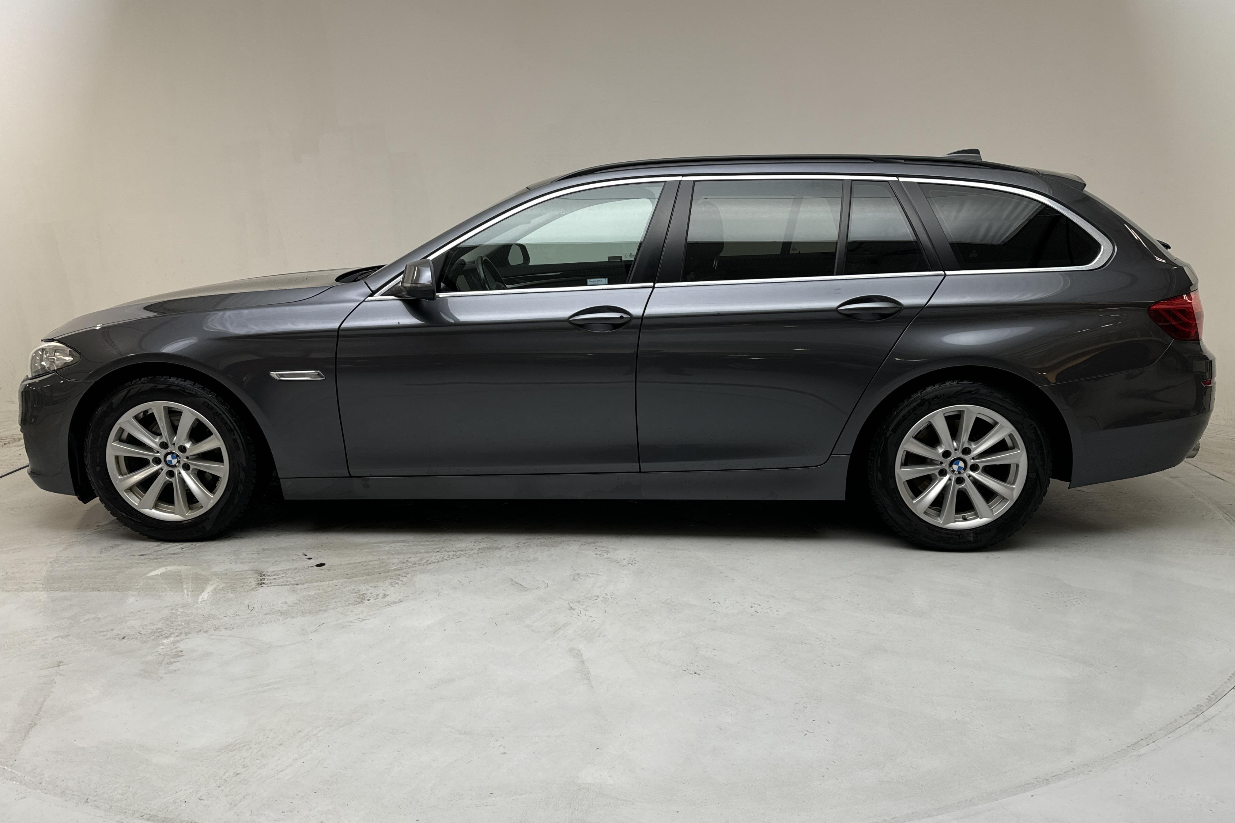 BMW 520d Touring, F11 (190hk) - 14 531 mil - Automat - grå - 2016