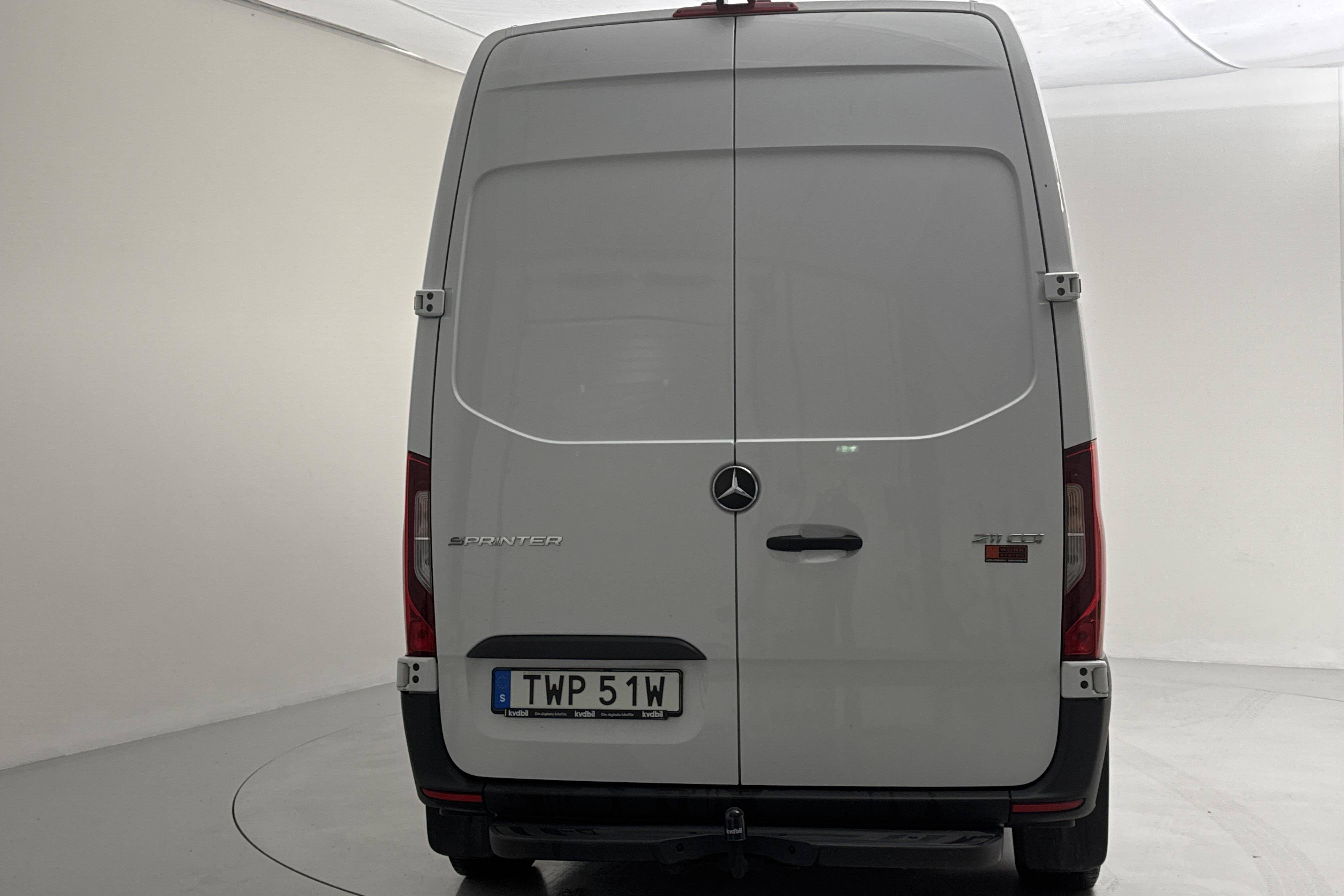 Mercedes Sprinter 211 CDI Skåp 2WD (114hk) - 5 755 mil - Automat - vit - 2023