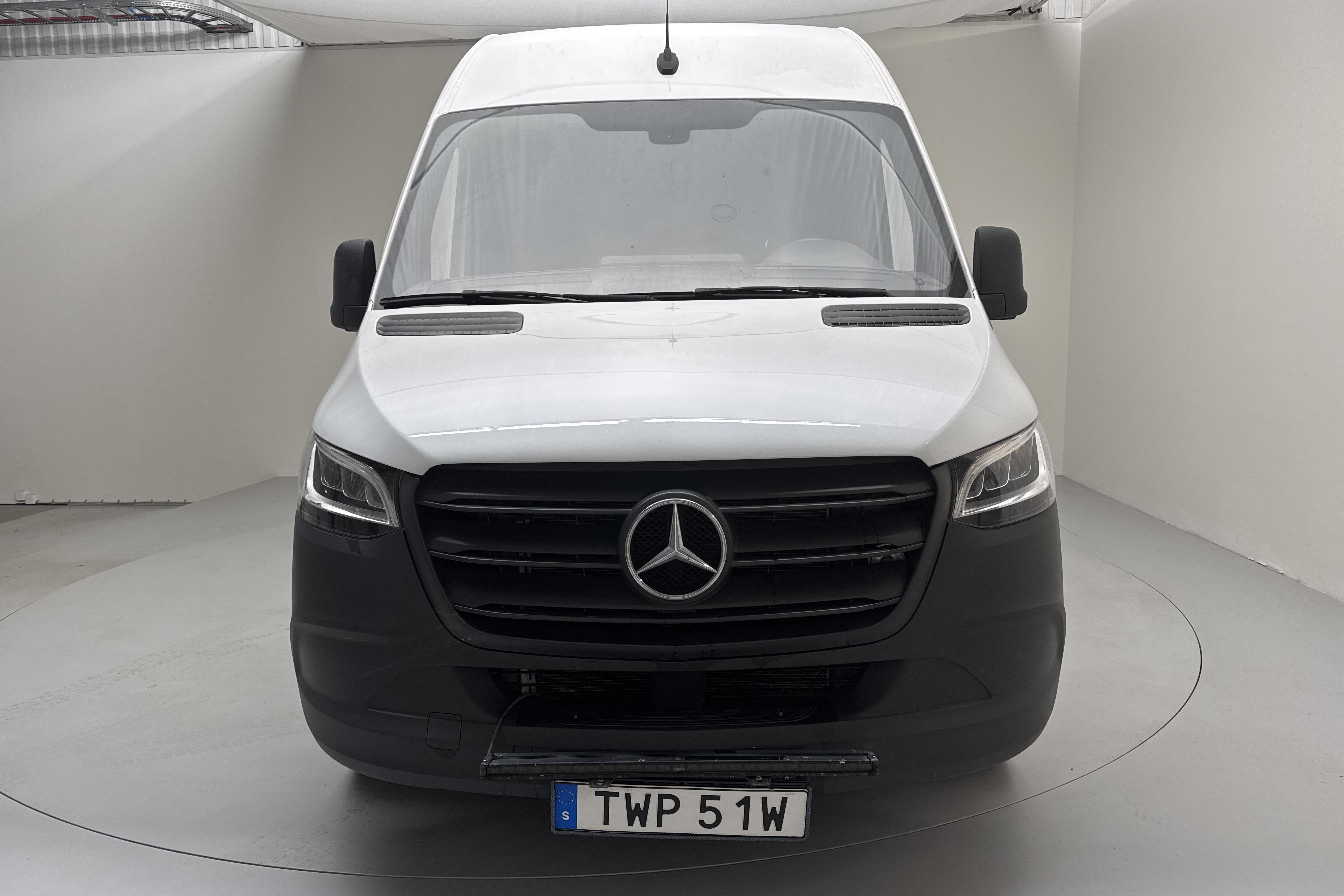 Mercedes Sprinter 211 CDI Skåp 2WD (114hk) - 5 755 mil - Automat - vit - 2023