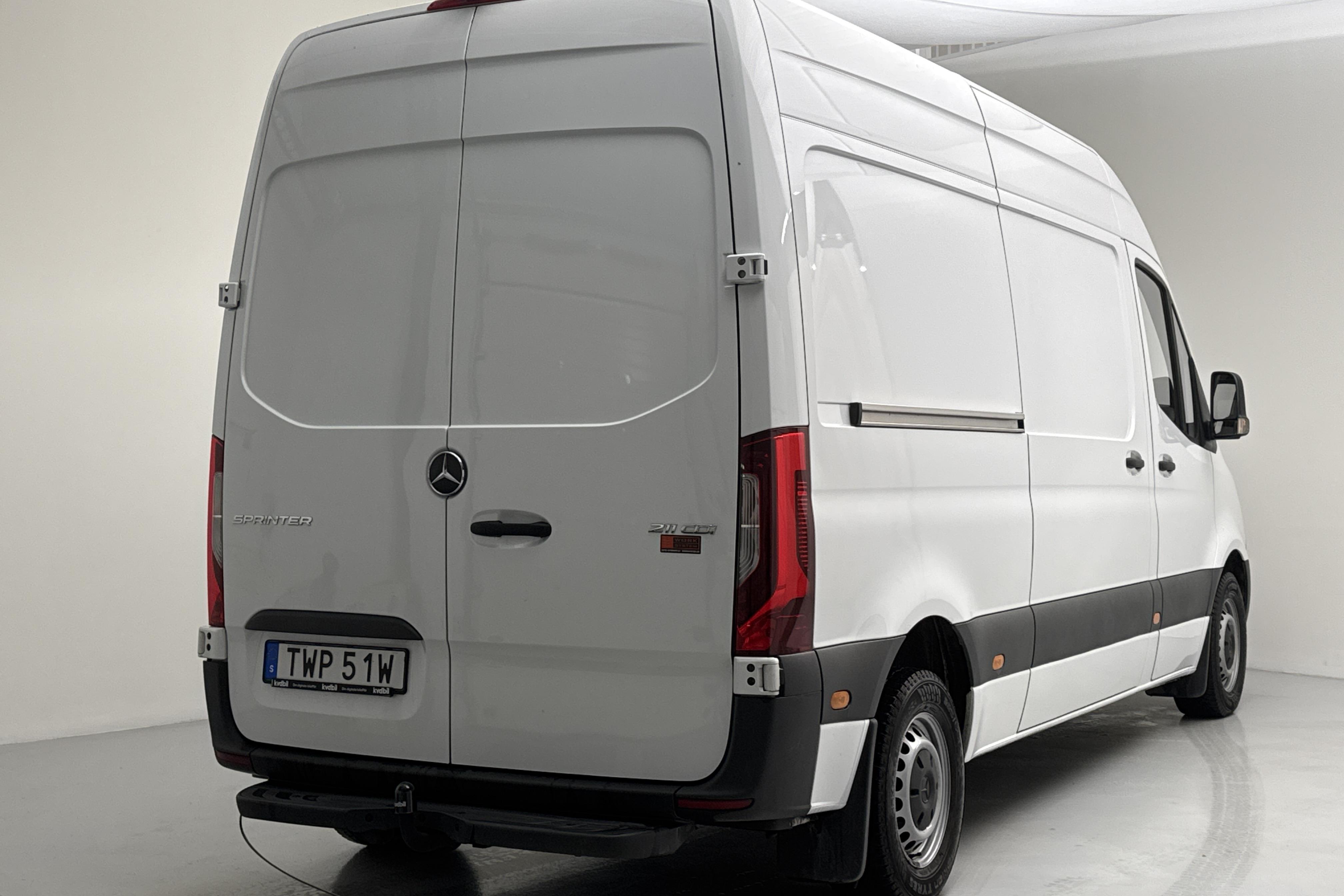 Mercedes Sprinter 211 CDI Skåp 2WD (114hk) - 5 755 mil - Automat - vit - 2023