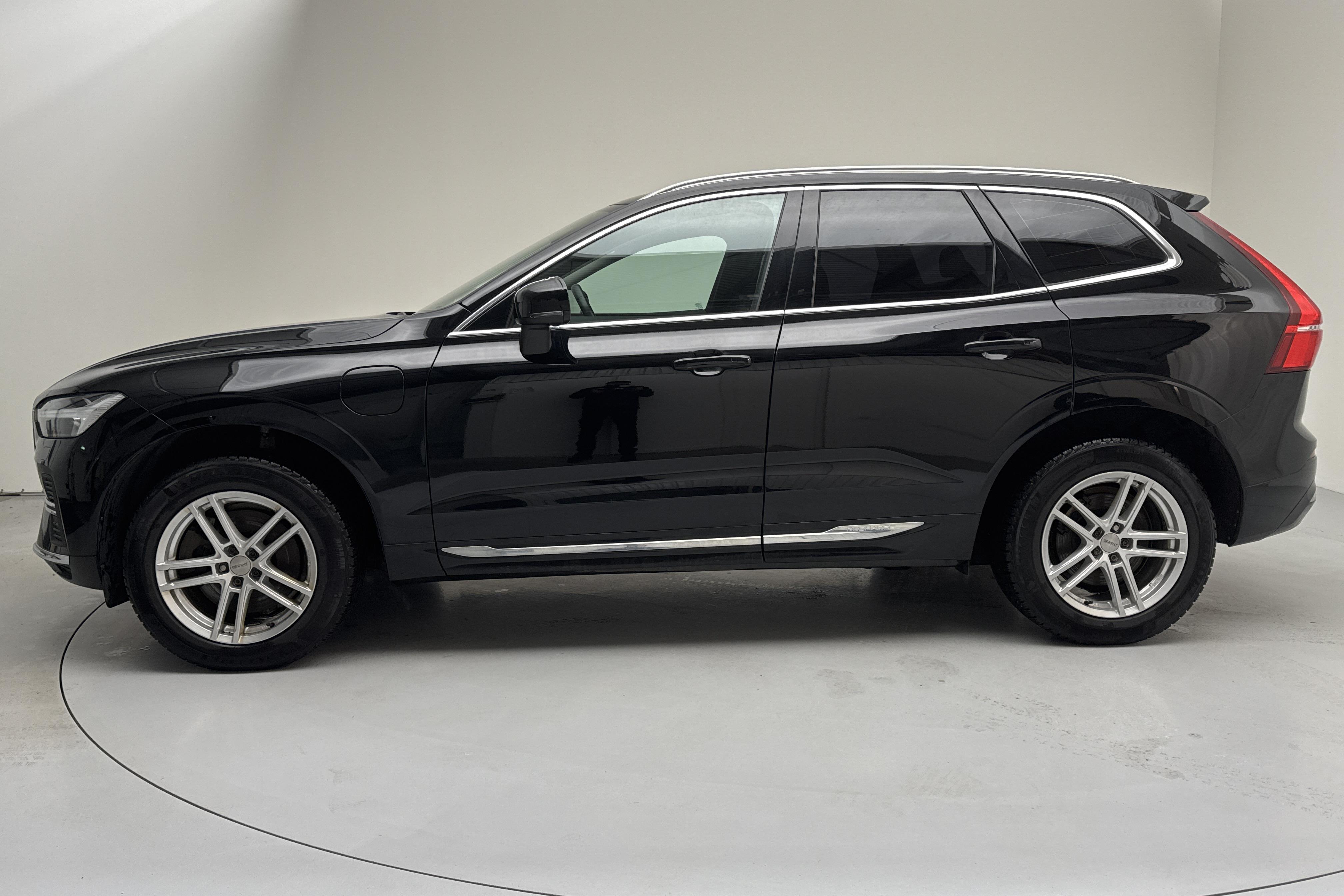 Volvo XC60 T6 AWD Recharge (350hk) - 121 600 km - Automaattinen - musta - 2022