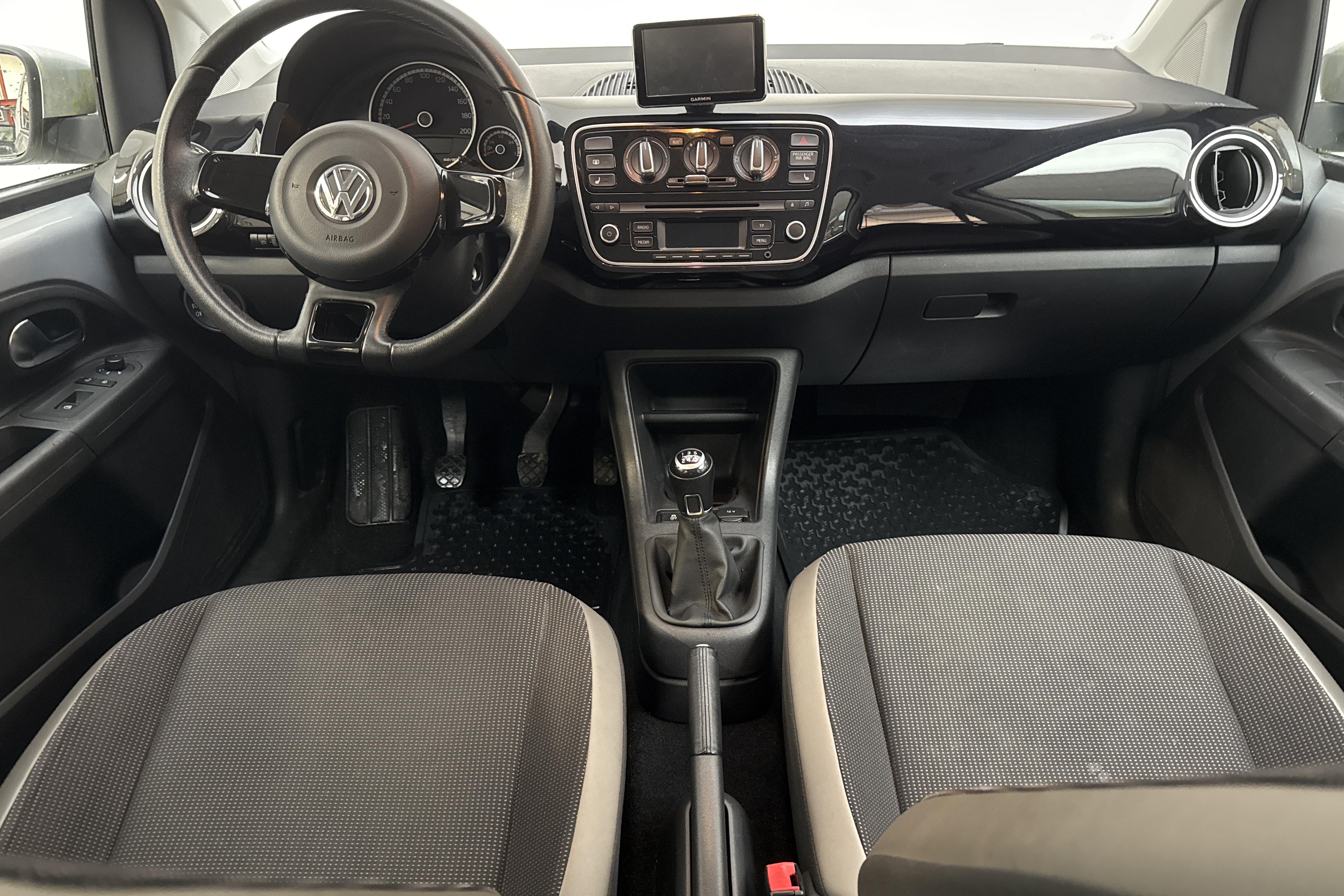 VW up! 1.0 5dr (75hk) - 87 650 km - Manualna - srebro - 2015