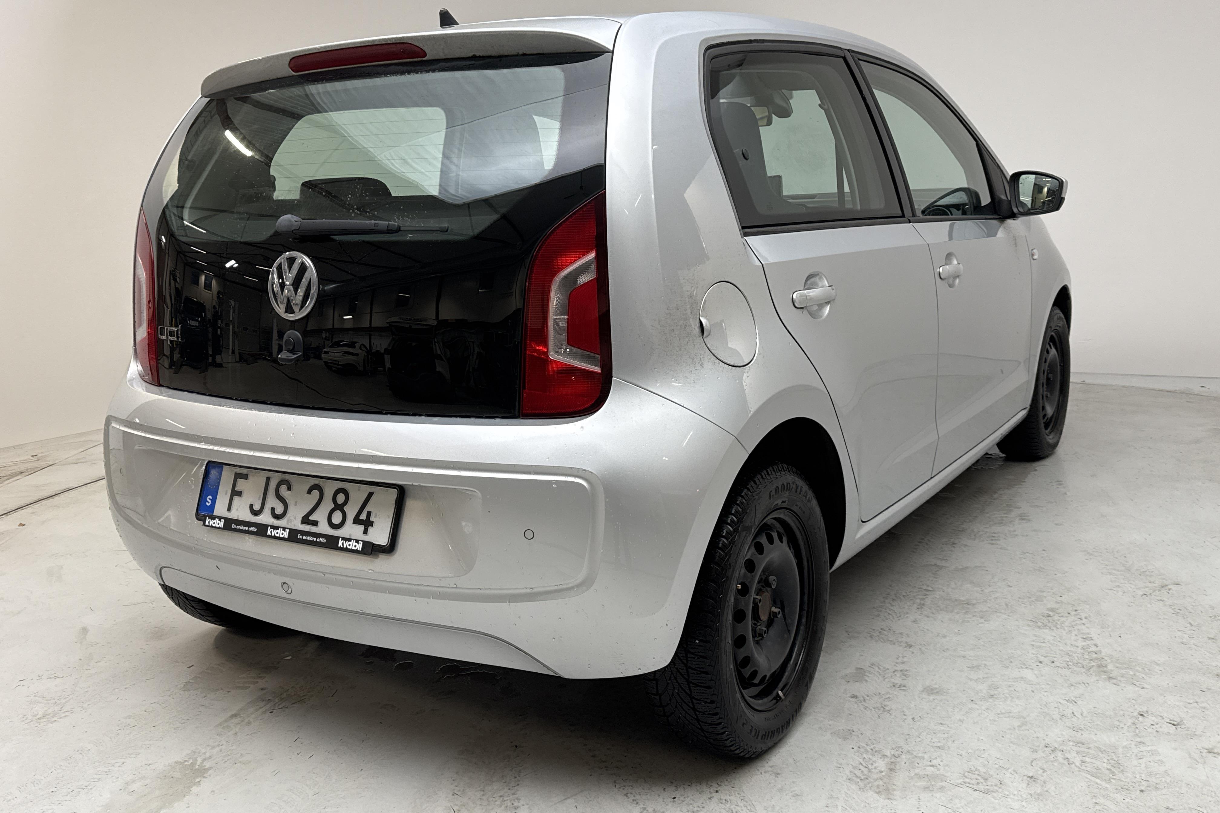 VW up! 1.0 5dr (75hk) - 87 650 km - Manualna - srebro - 2015