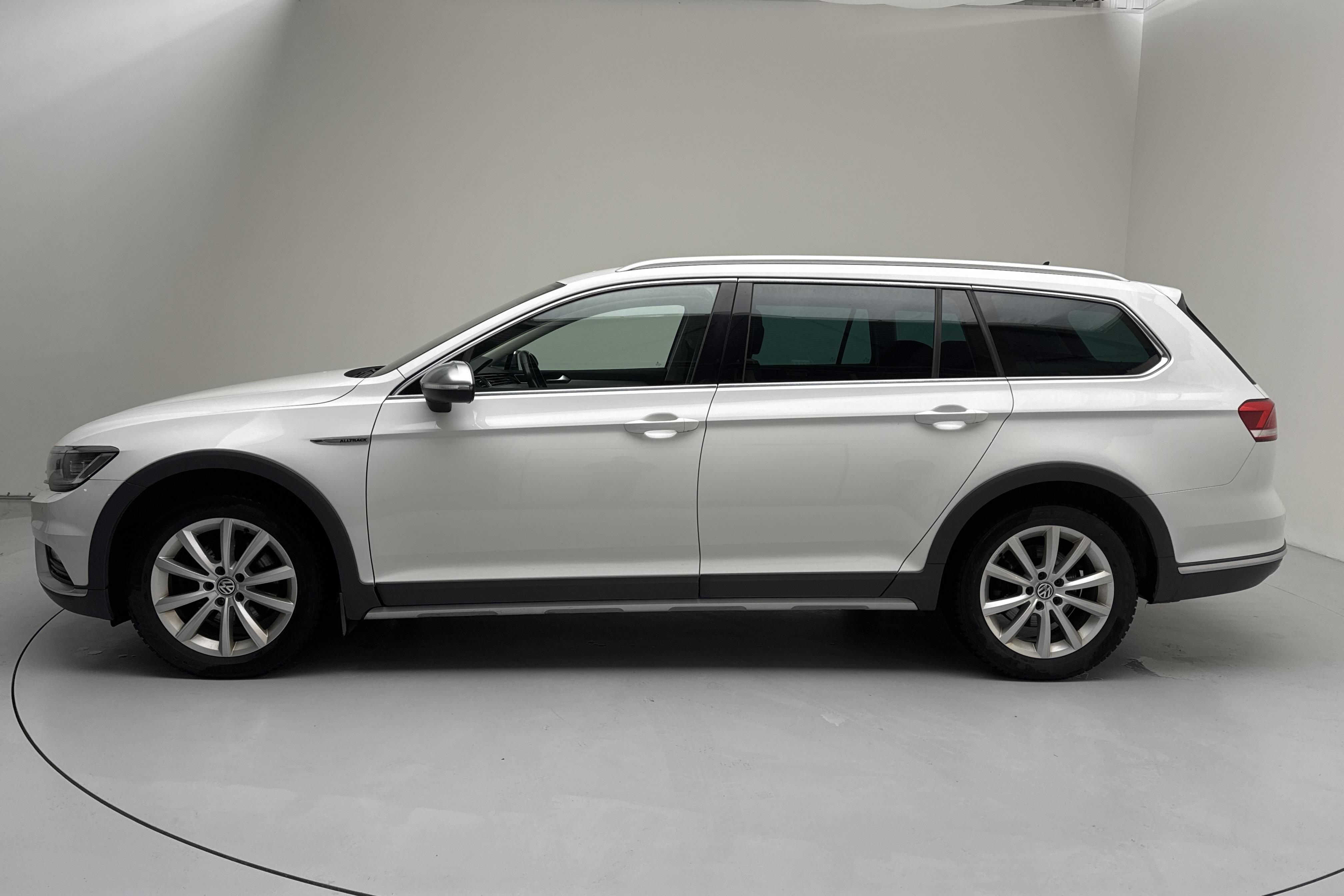 VW Passat Alltrack 2.0 TDI 4MOTION (190hk) - 214 210 km - Automaatne - valge - 2017