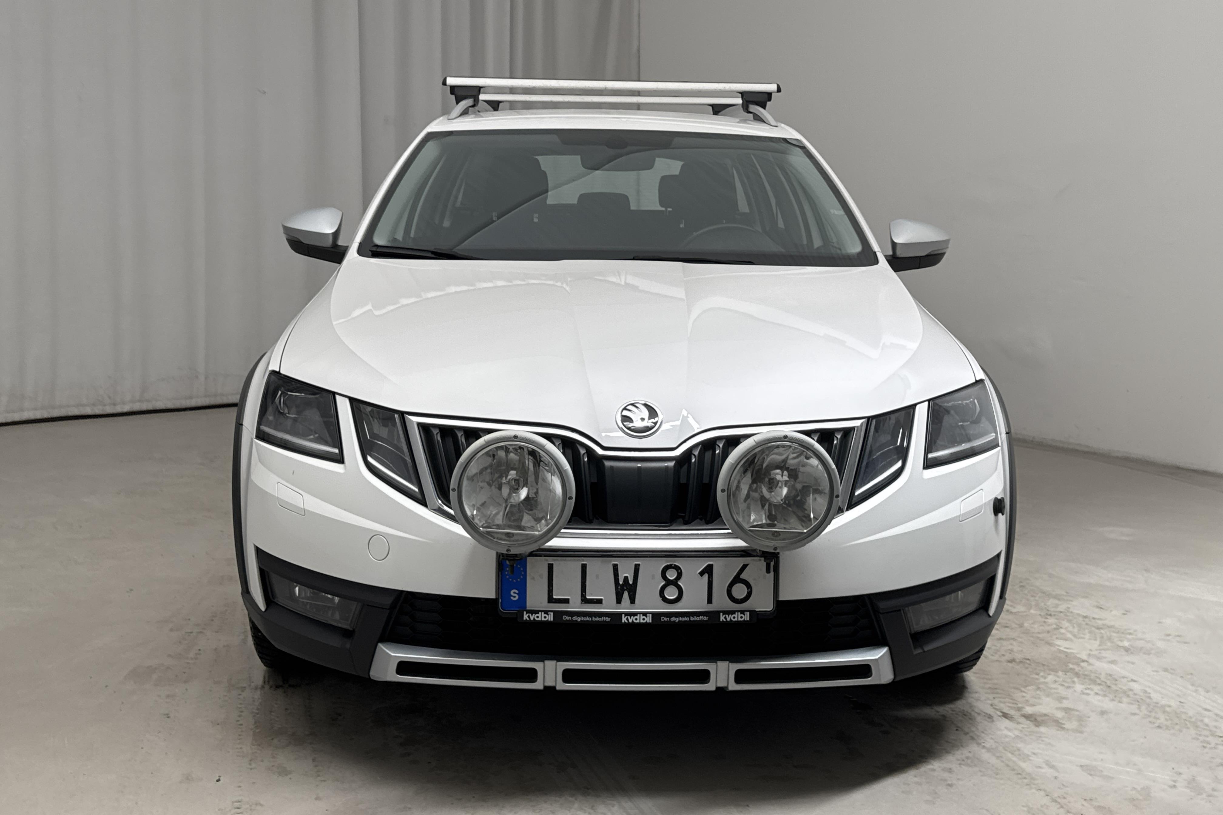 Skoda Octavia Scout II 2.0 TDI 4X4 (150hk) - 107 280 km - Manualna - biały - 2018