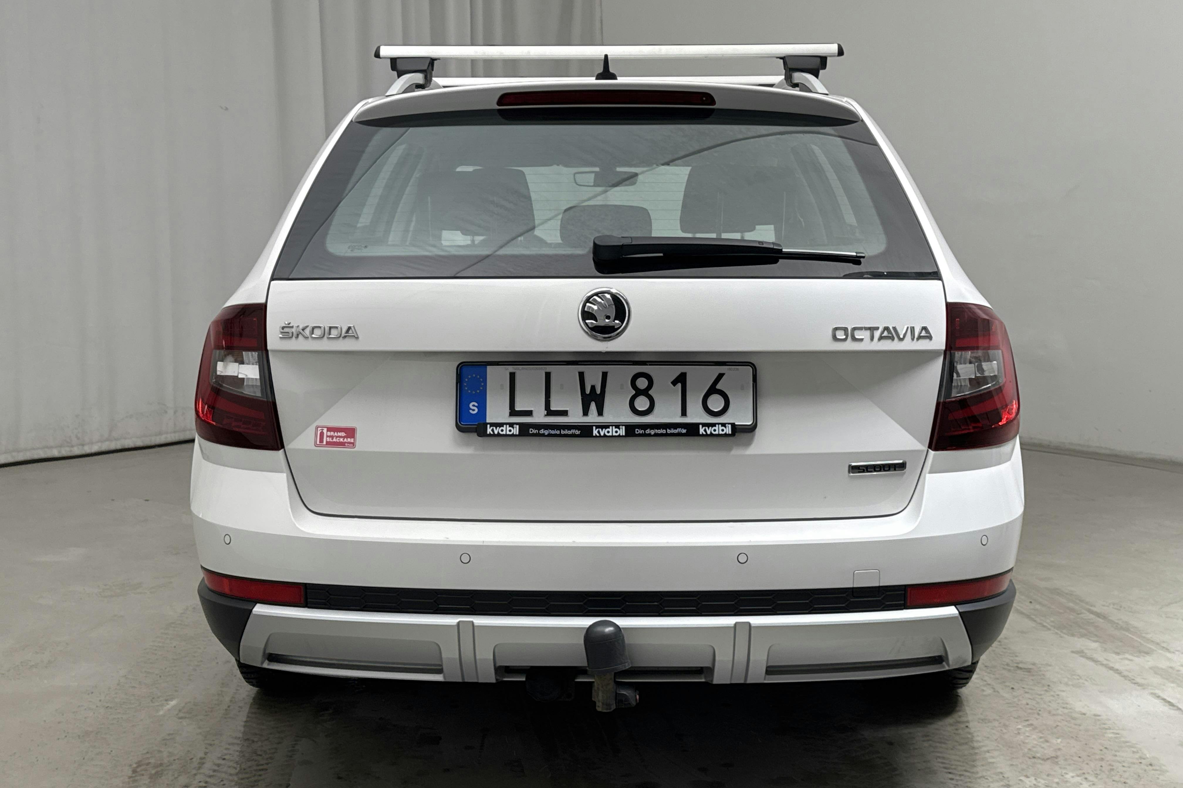 Skoda Octavia Scout II 2.0 TDI 4X4 (150hk) - 107 280 km - Manualna - biały - 2018