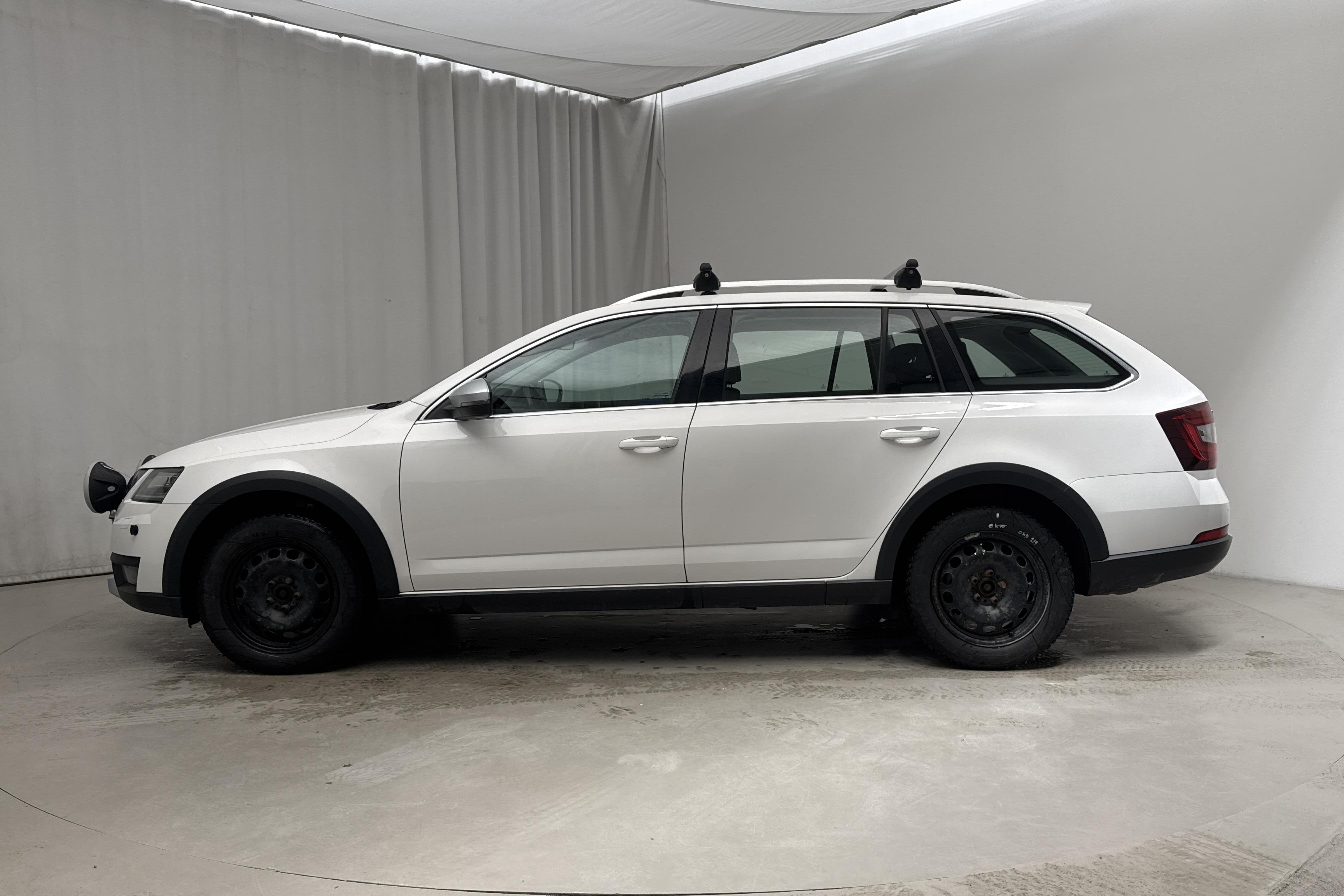 Skoda Octavia Scout II 2.0 TDI 4X4 (150hk) - 107 280 km - Manualna - biały - 2018