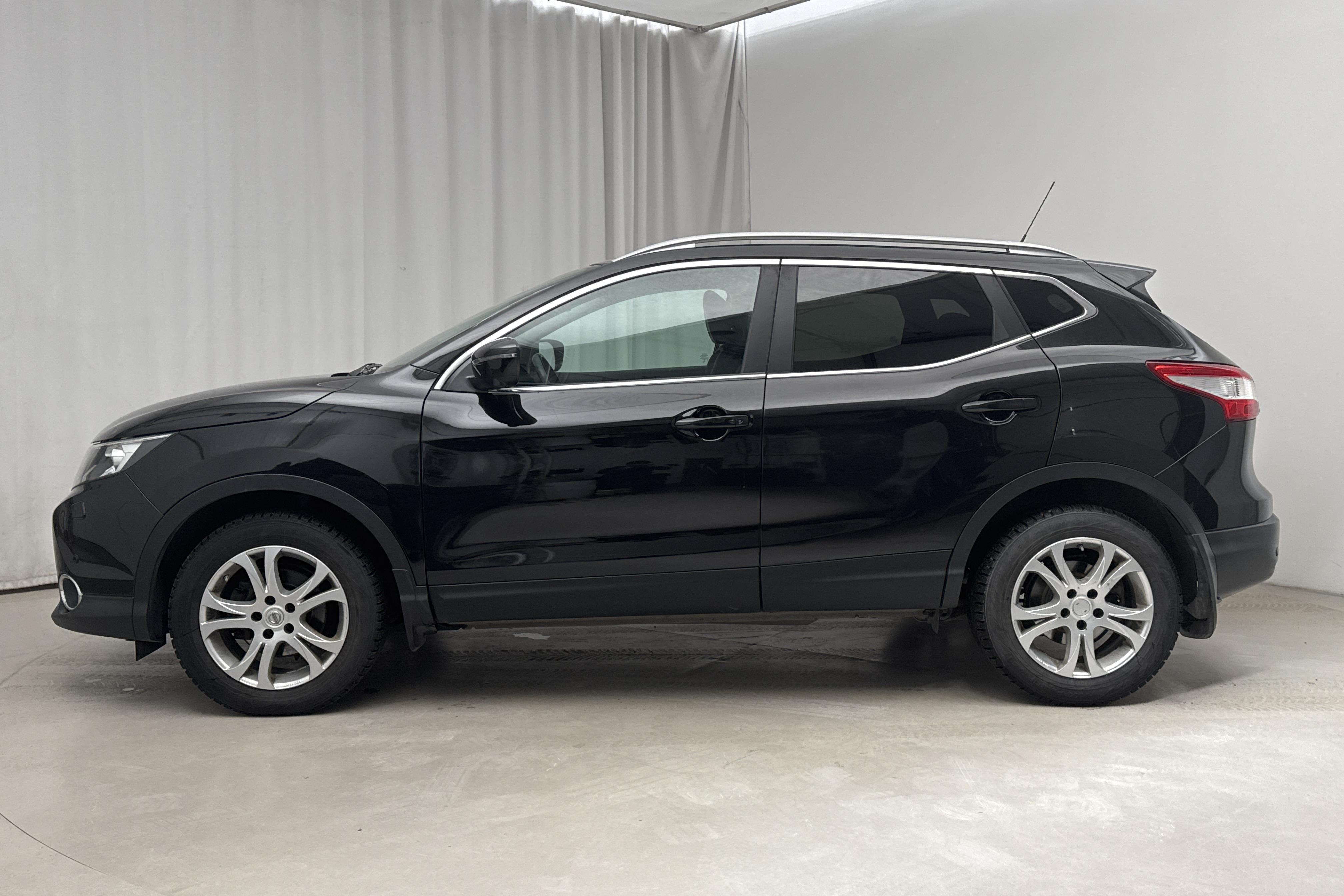 Nissan Qashqai 1.2 (115hk) - 81 070 km - Manuaalinen - musta - 2016