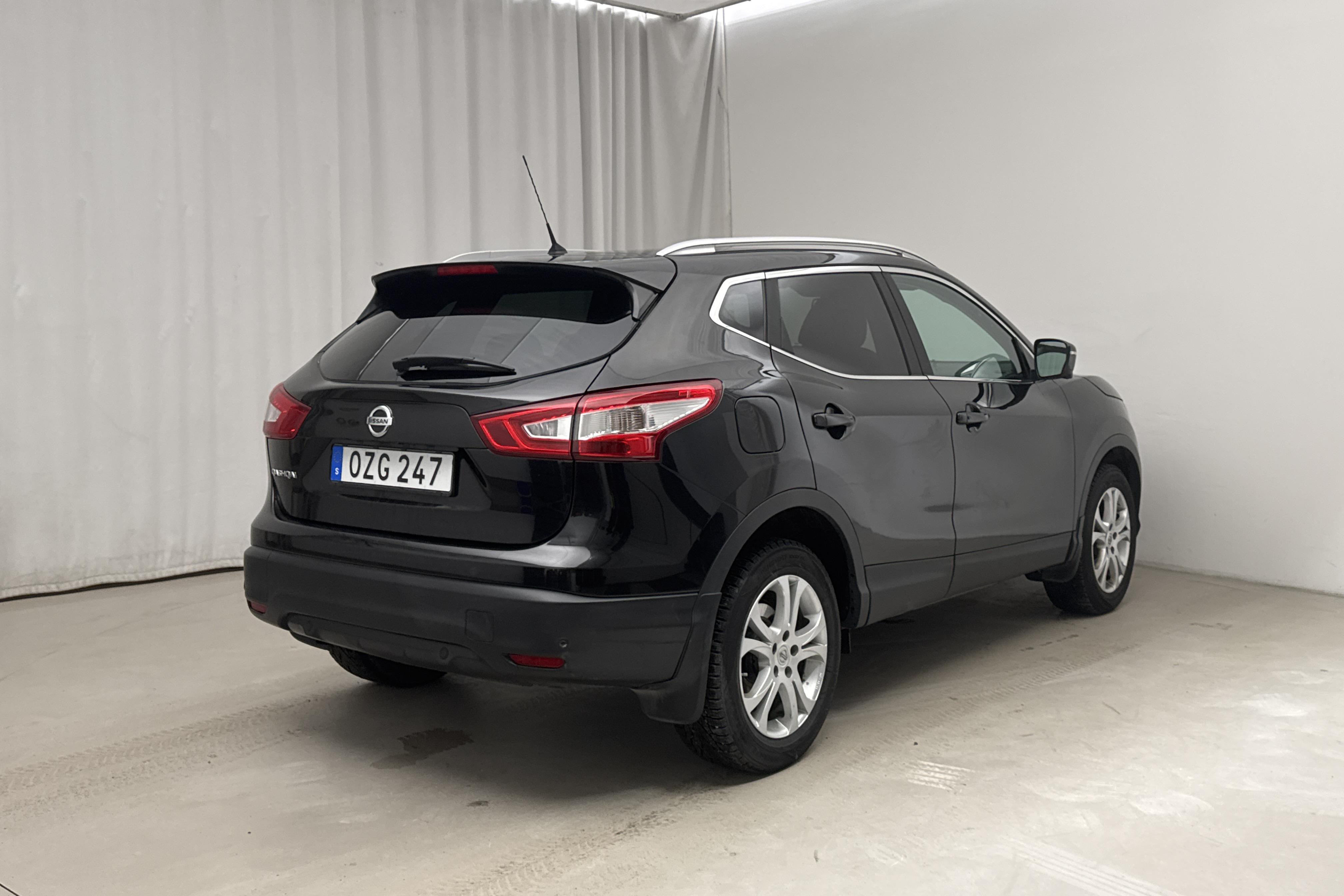 Nissan Qashqai 1.2 (115hk) - 81 070 km - Manuaalinen - musta - 2016