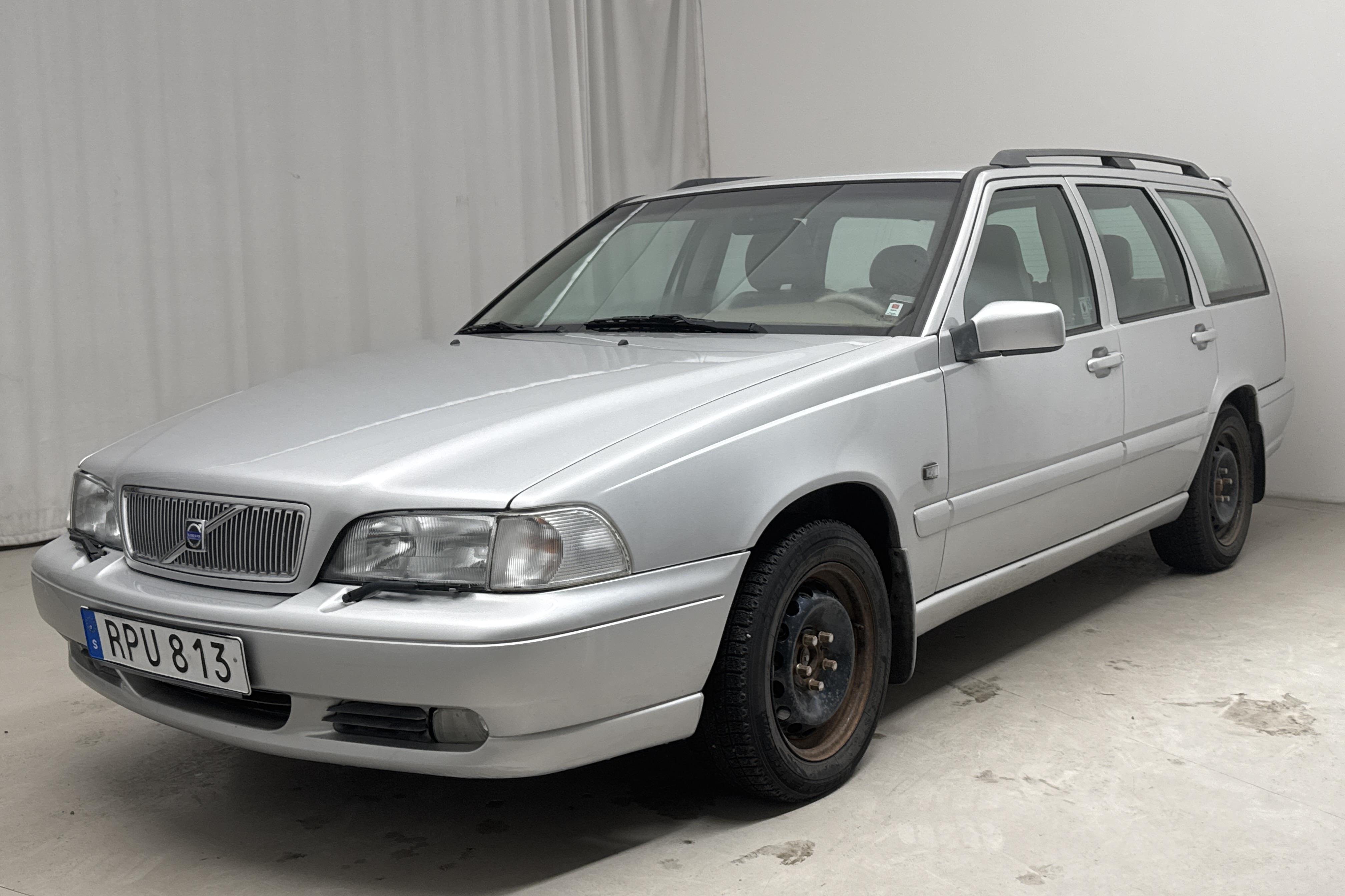 Volvo V70 2.4 (140hk) - 88 730 km - Manuaalinen - Light Grey - 2000