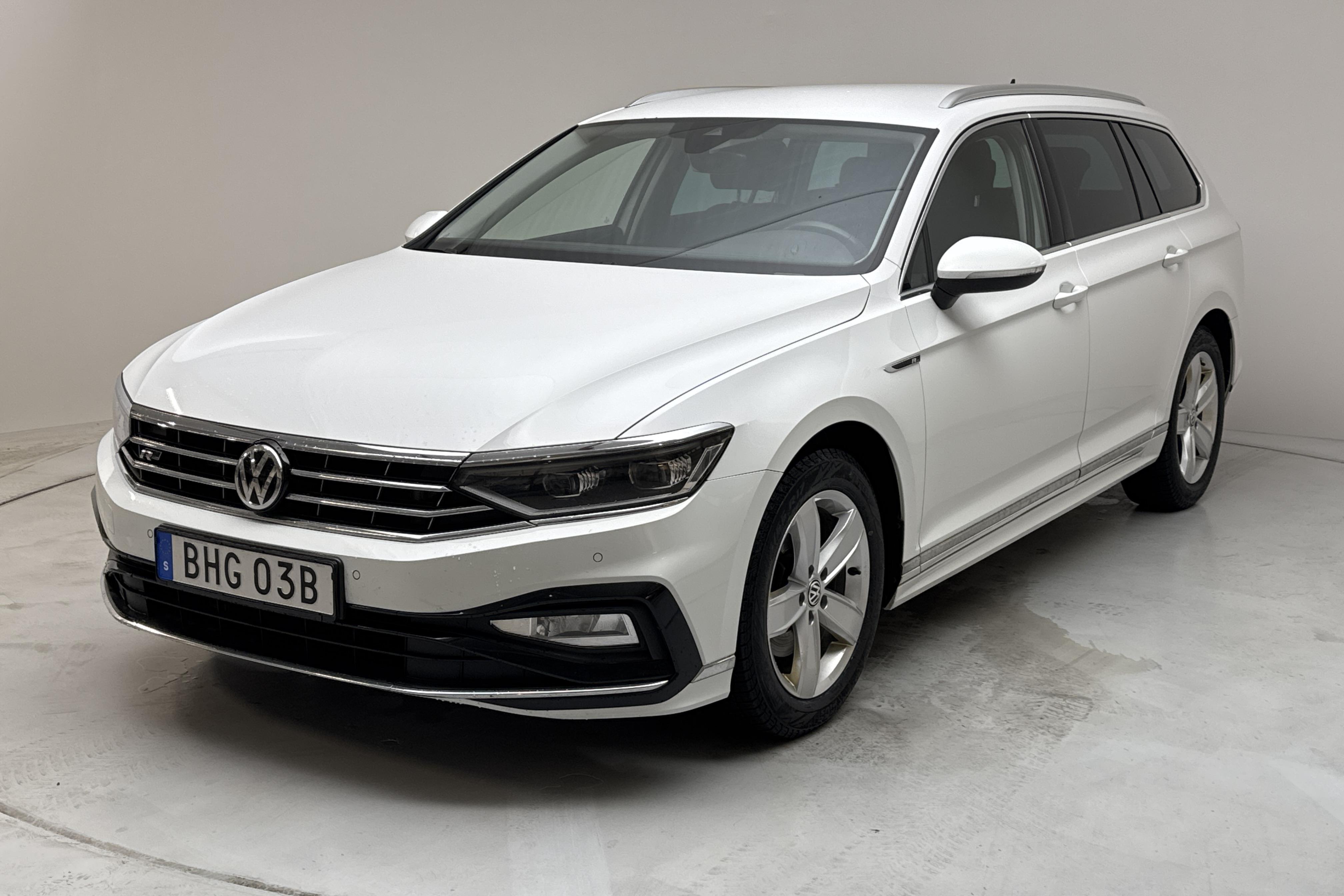 VW Passat 2.0 TDI Sportscombi 4MOTION (190hk) - 113 800 km - Automaatne - valge - 2020