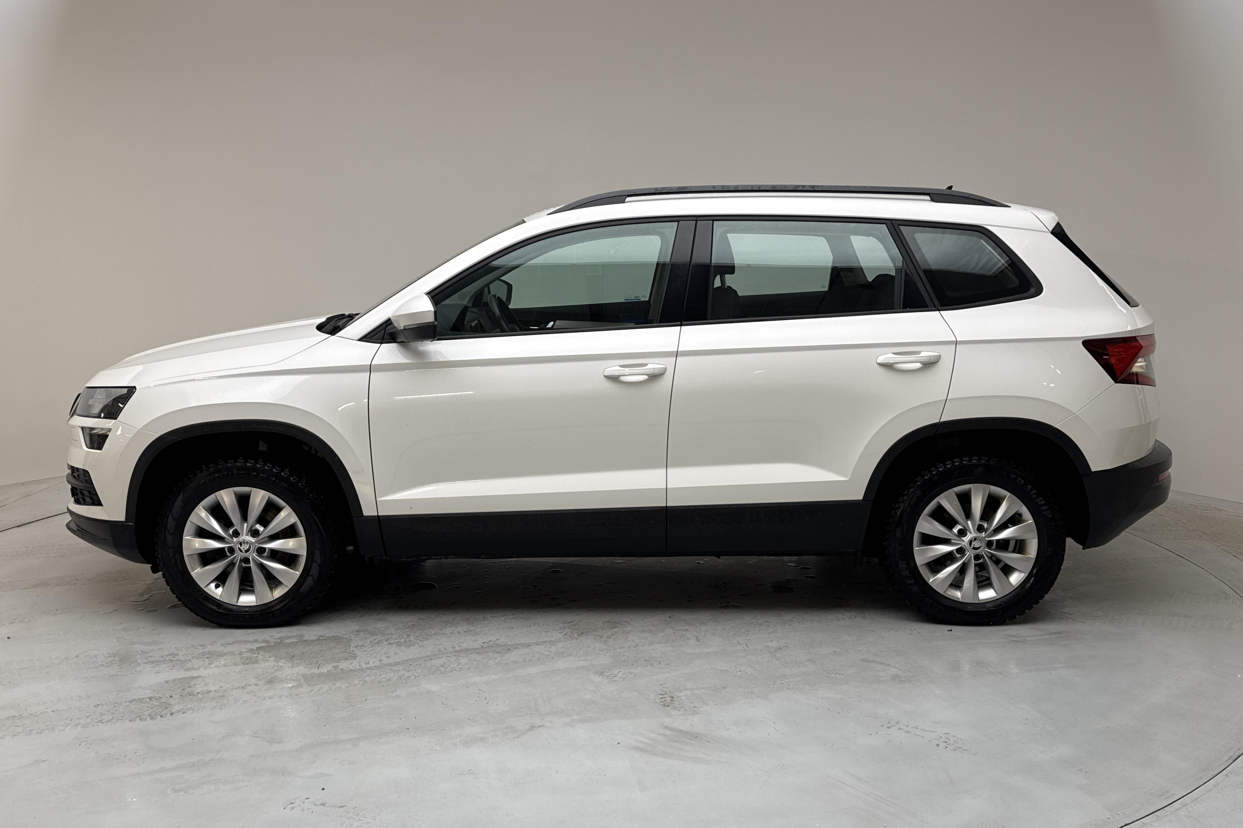 Skoda Karoq 2.0 TDI 4X4 (150hk) - 135 220 km - Manualna - biały - 2019