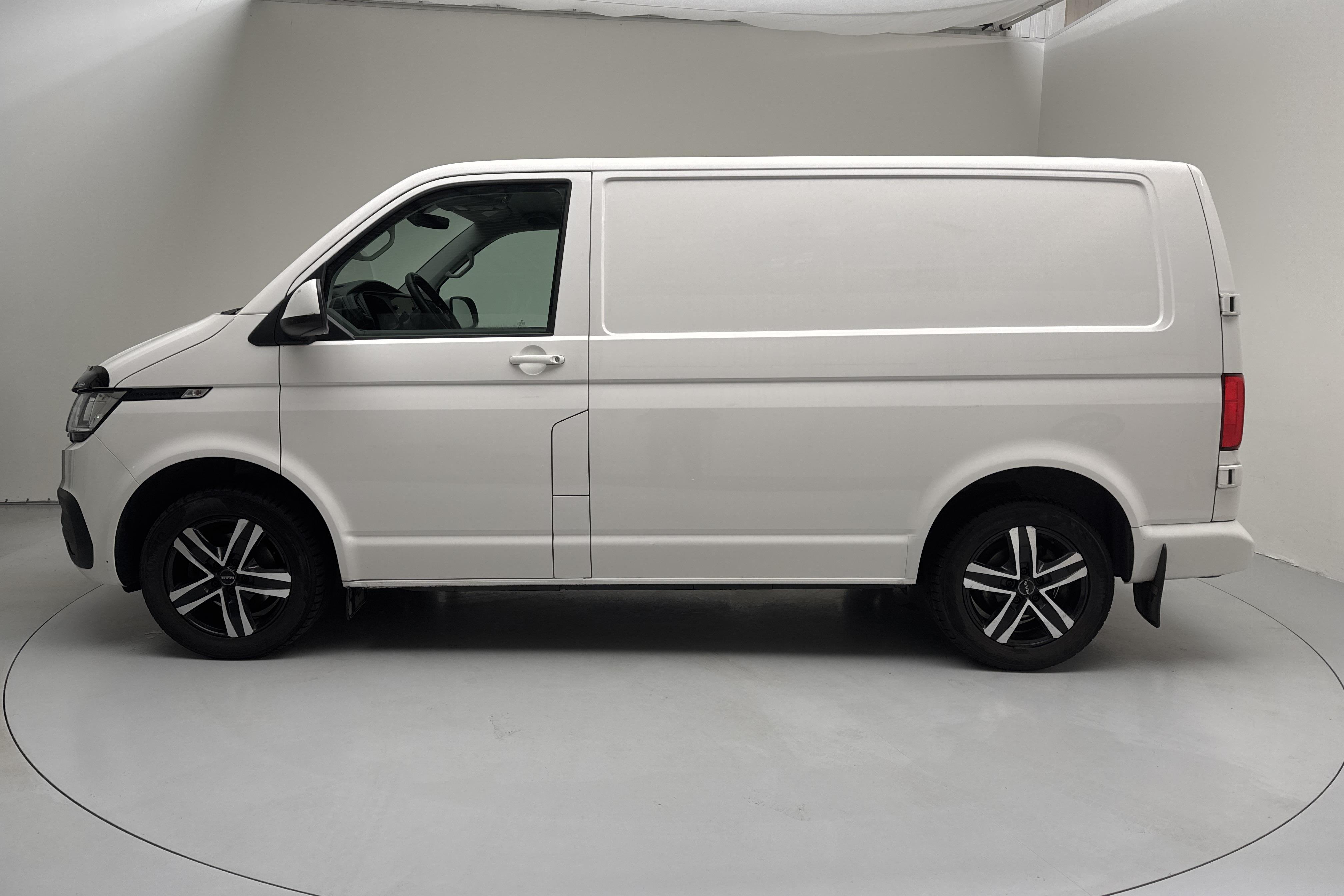 VW Transporter T6 2.0 TDI BMT Skåp (150hk) - 199 680 km - Automatic - white - 2020