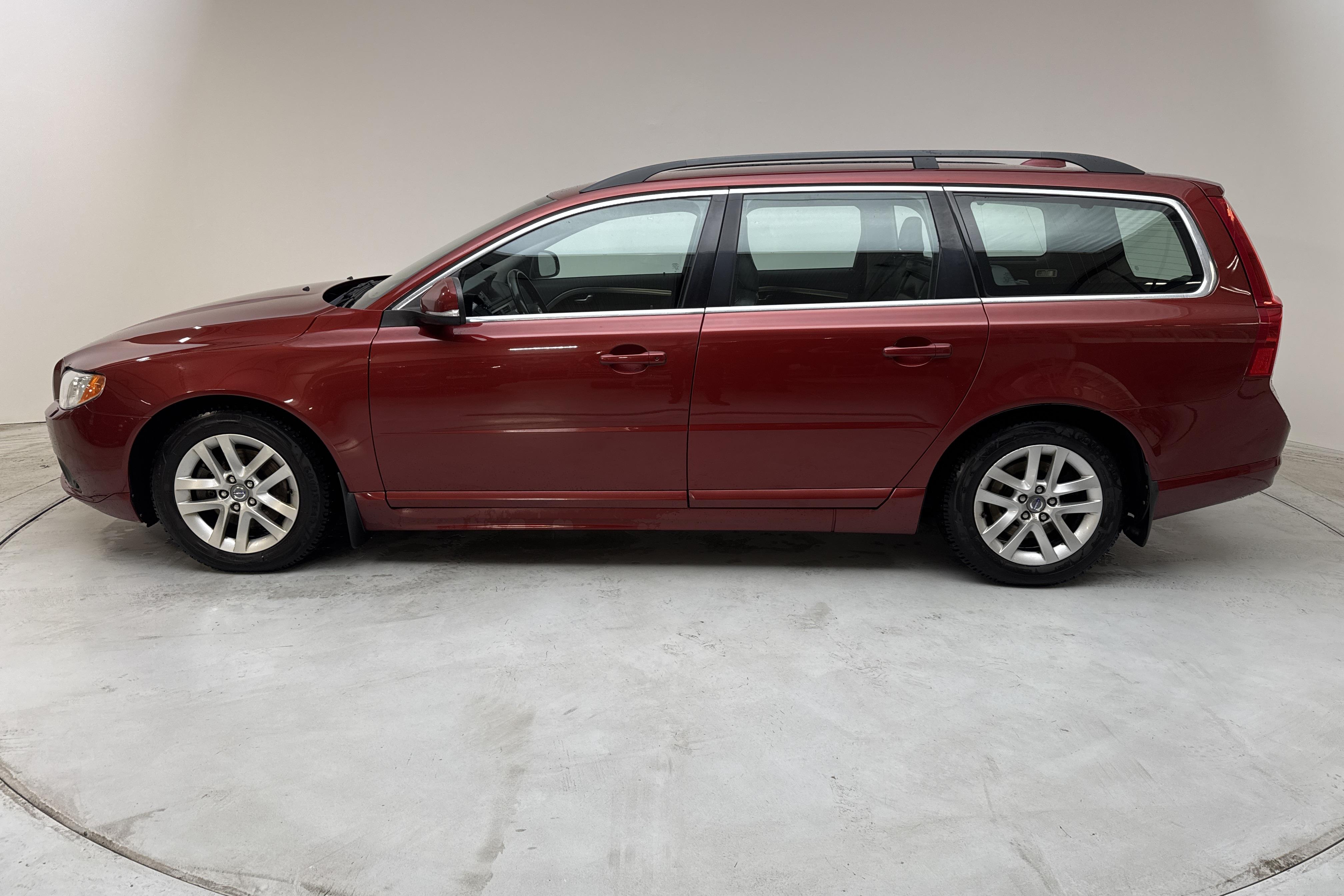 Volvo V70 II D2 (115hk) - 148 740 km - Manualna - czerwony - 2013