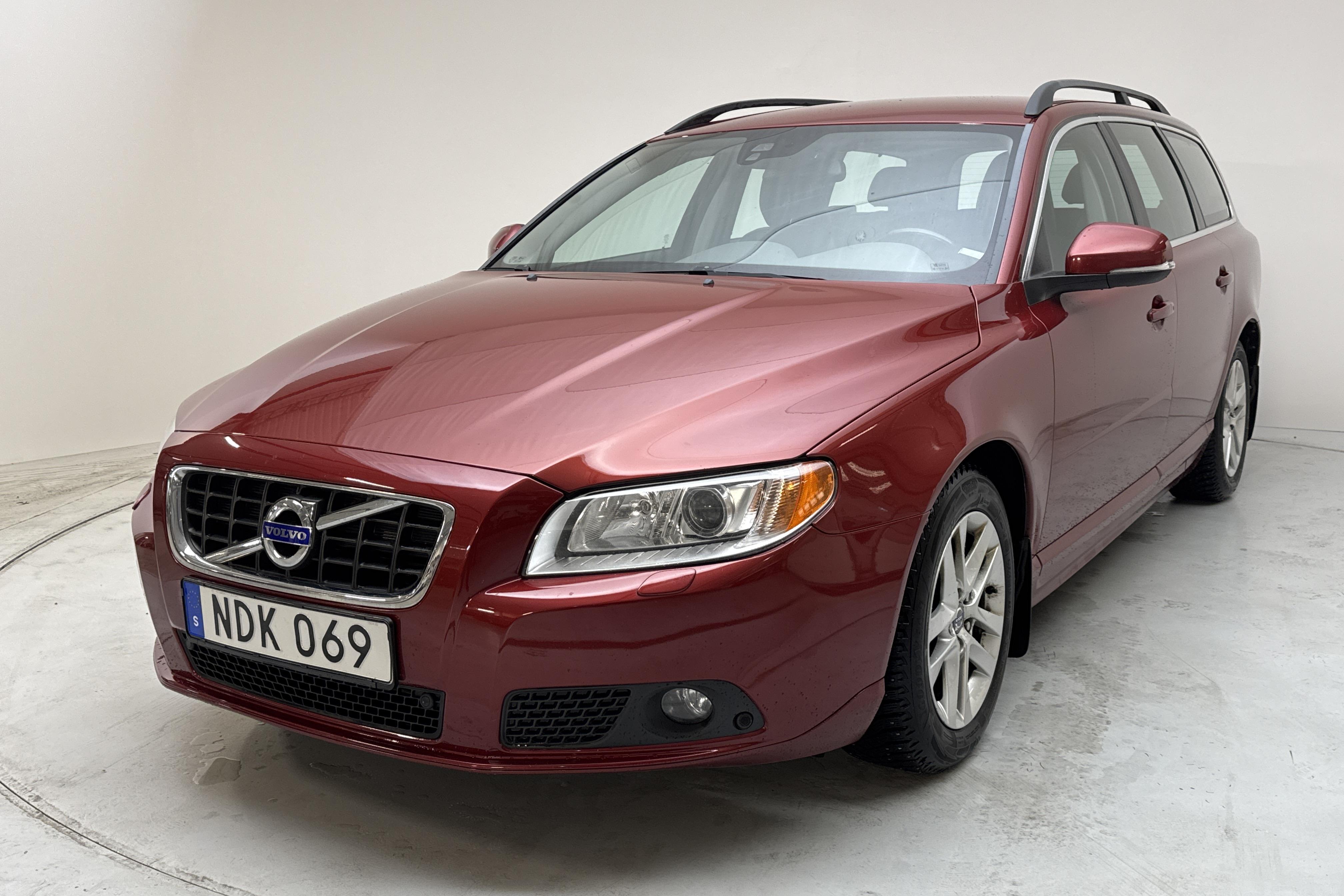 Volvo V70 II D2 (115hk) - 148 740 km - Manualna - czerwony - 2013