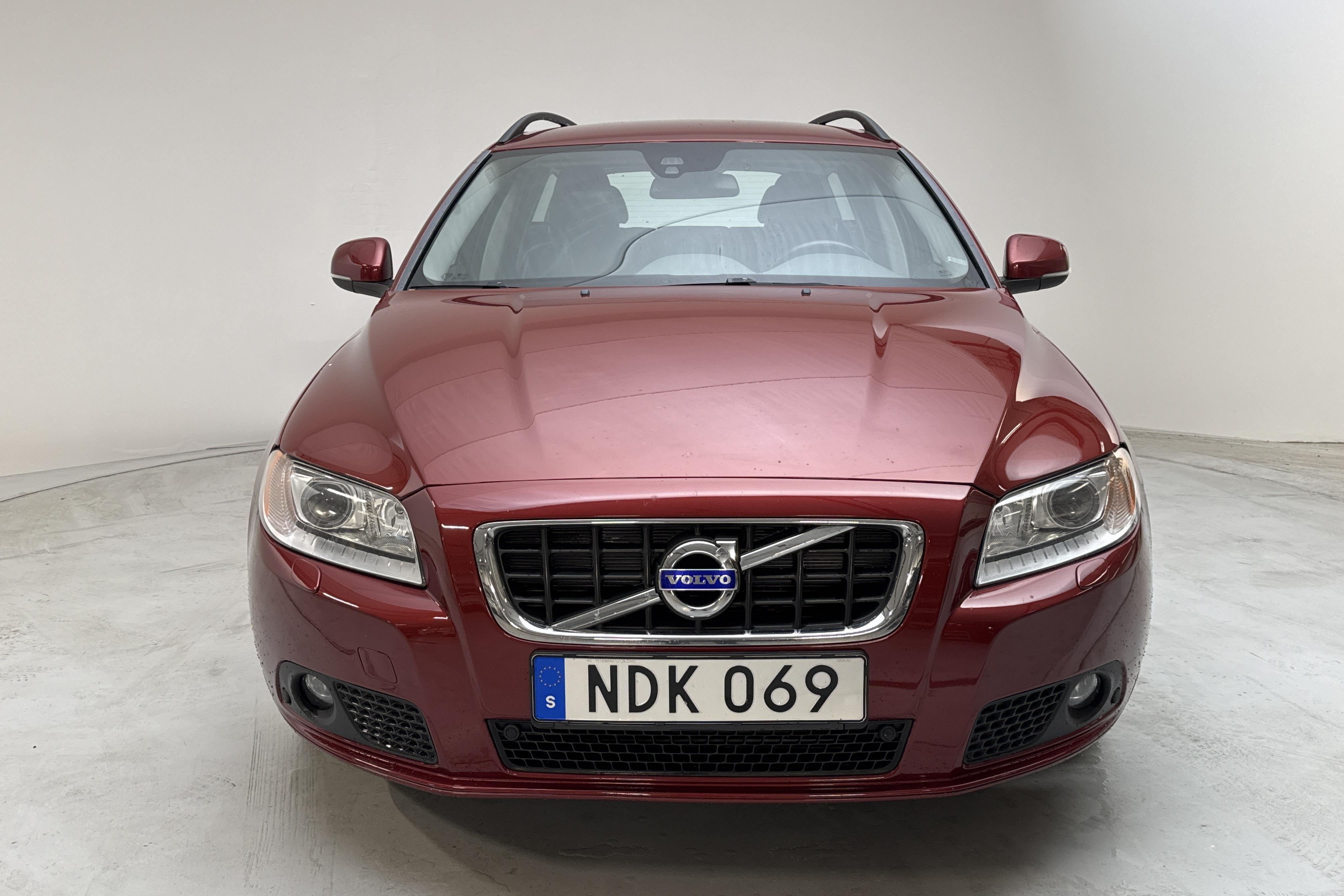 Volvo V70 II D2 (115hk) - 148 740 km - Manualna - czerwony - 2013