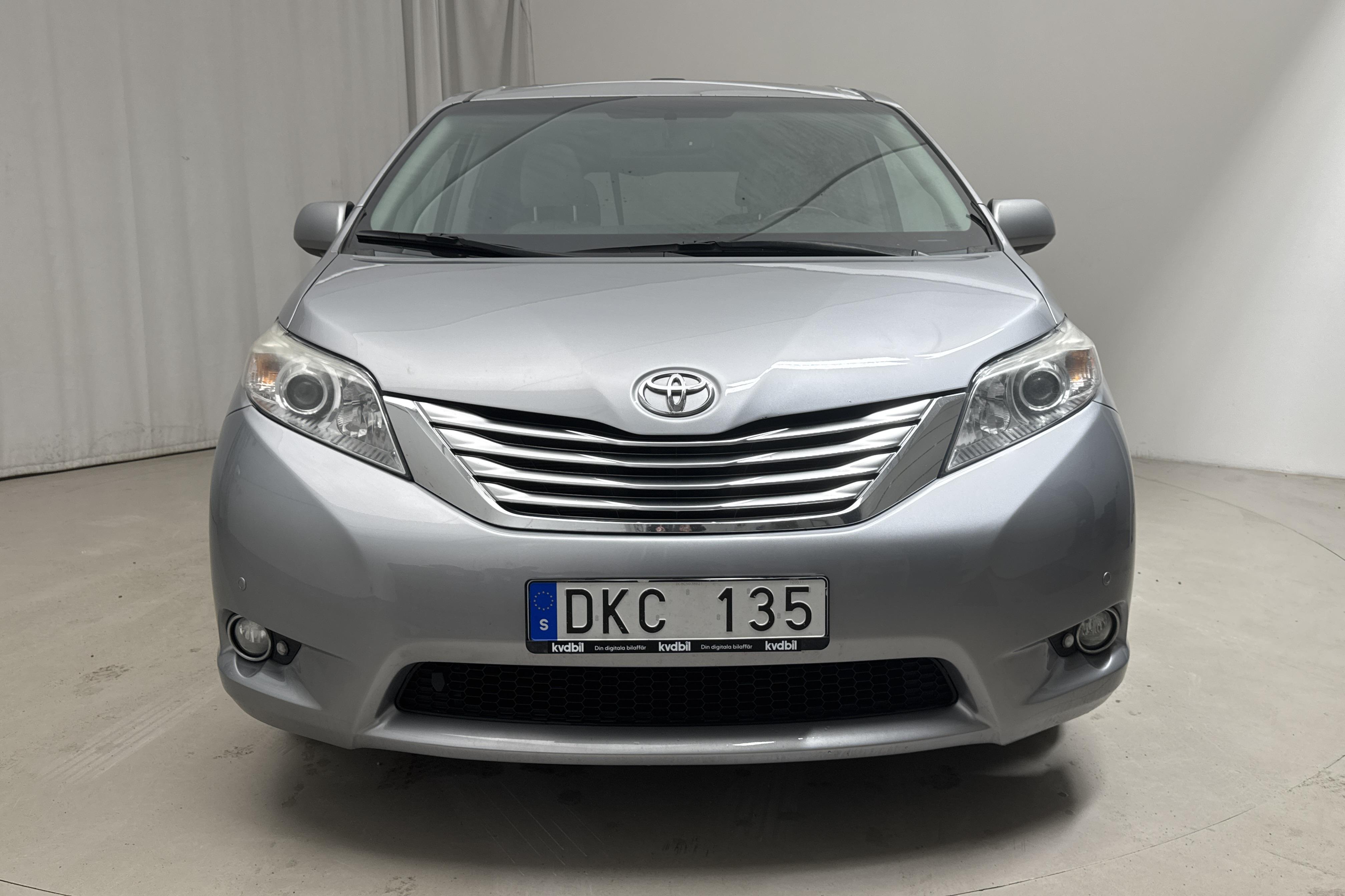 Toyota Sienna 3.5 V6 AWD (269hk) - 16 656 mil - Automat - silver - 2012