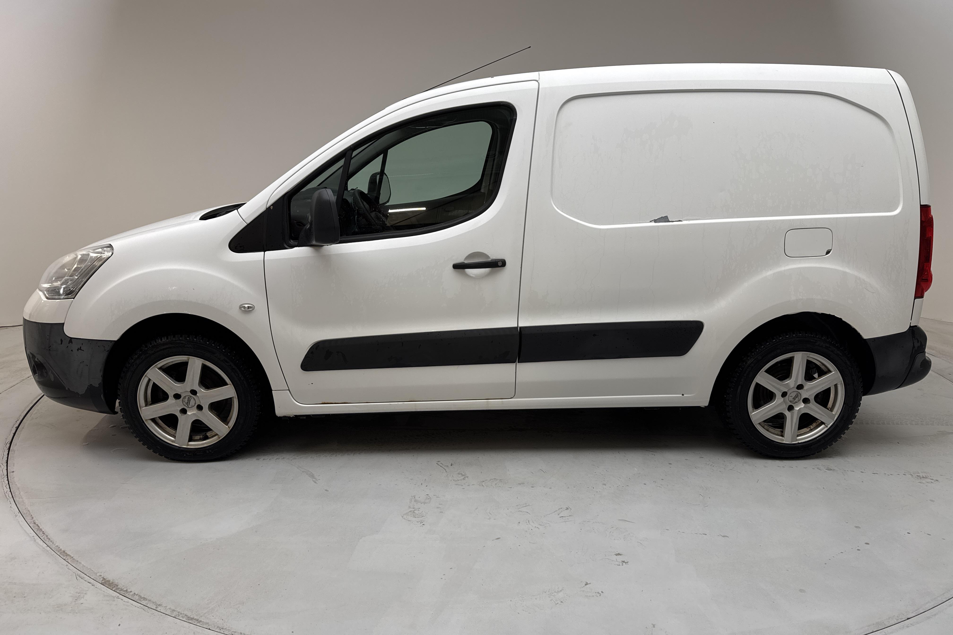 Citroen Berlingo III 1.6 HDi Skåp (90hk) - 135 140 km - Manualna - biały - 2011