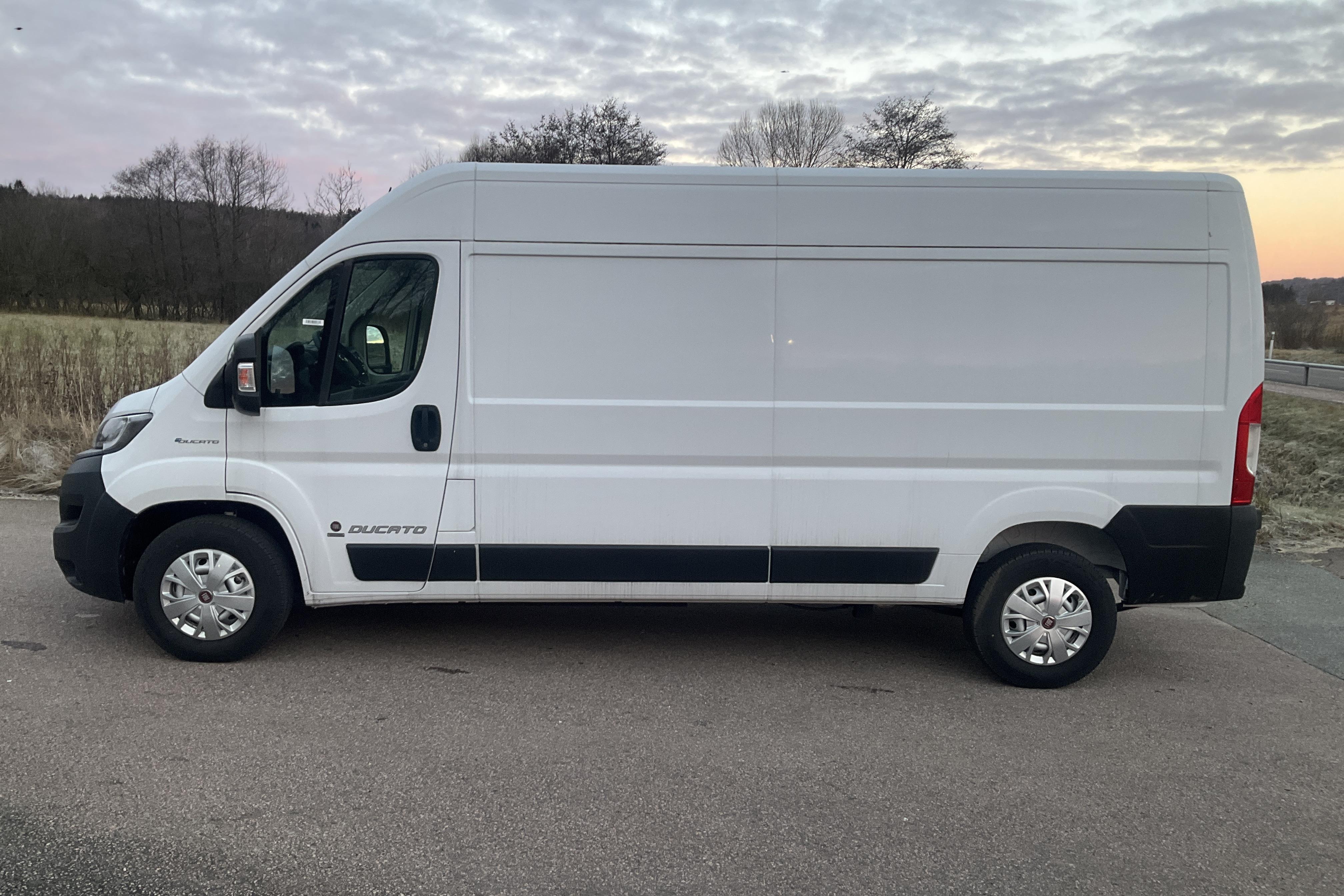 Fiat E-Ducato Skåp 47 kWh (122hk) - 40 km - Automatyczna - biały - 2022