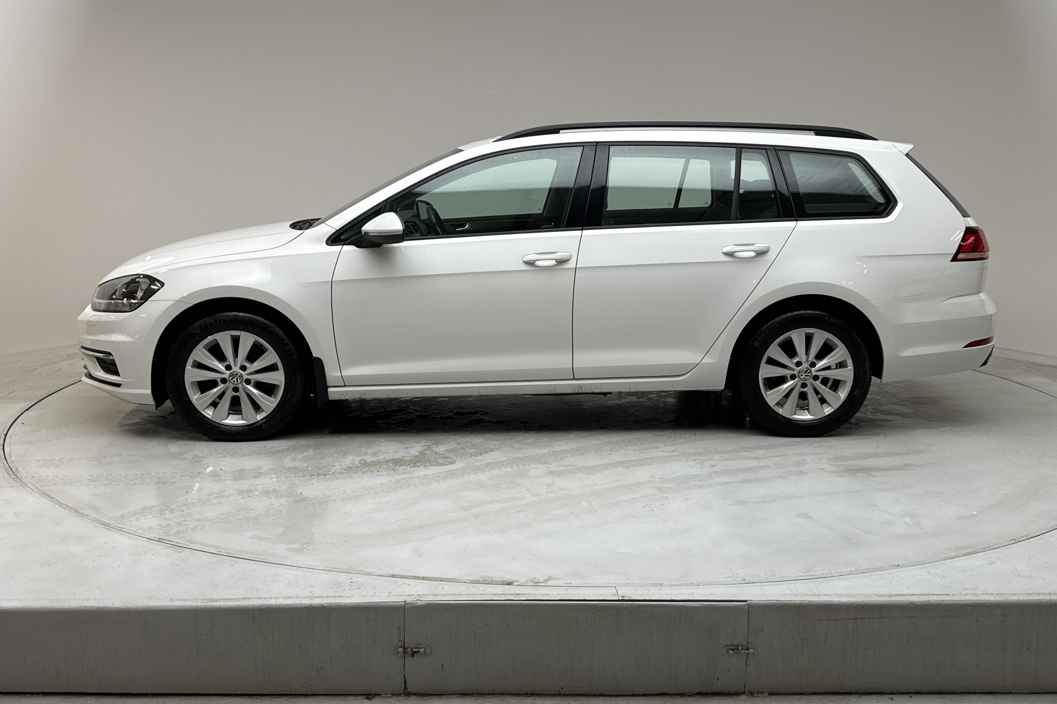 VW Golf VII 1.0 TSI Sportscombi (110hk) - 67 830 km - Automatic - white - 2018