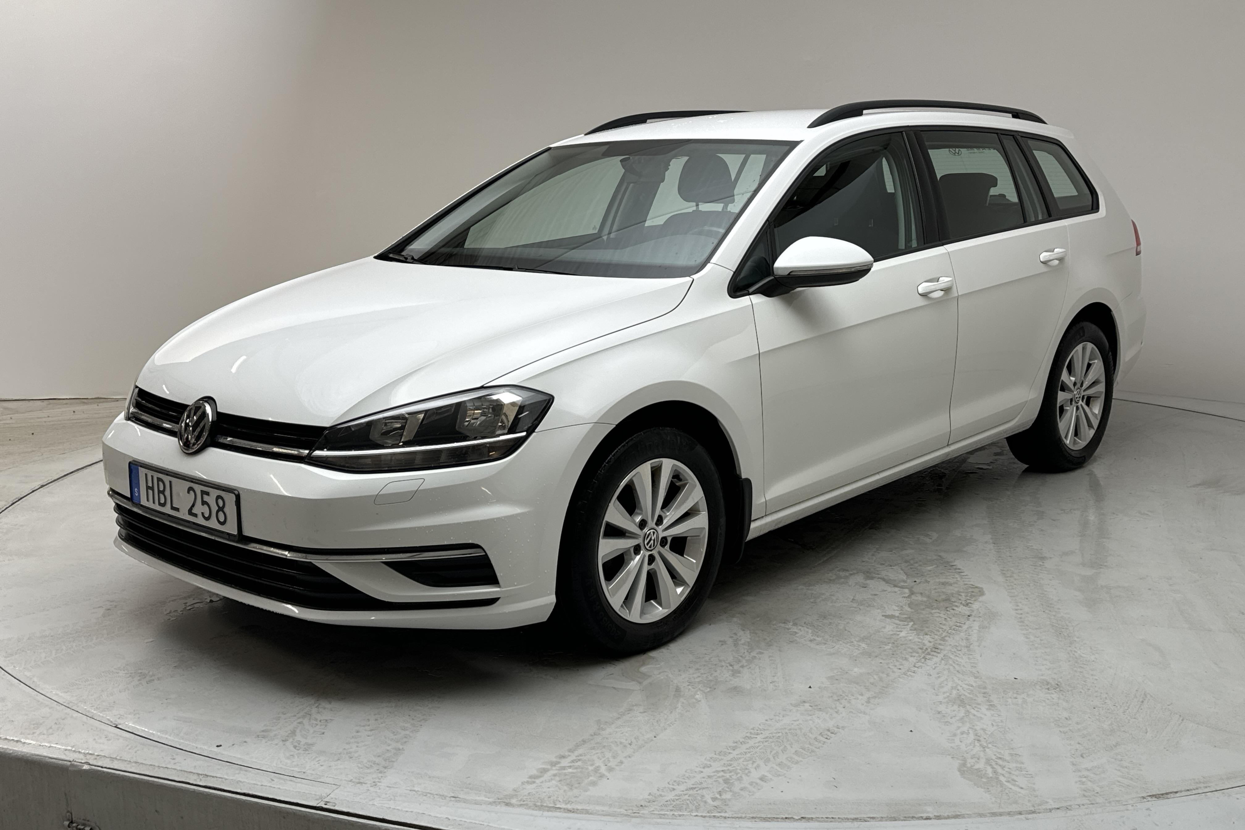 VW Golf VII 1.0 TSI Sportscombi (110hk) - 67 830 km - Automatic - white - 2018