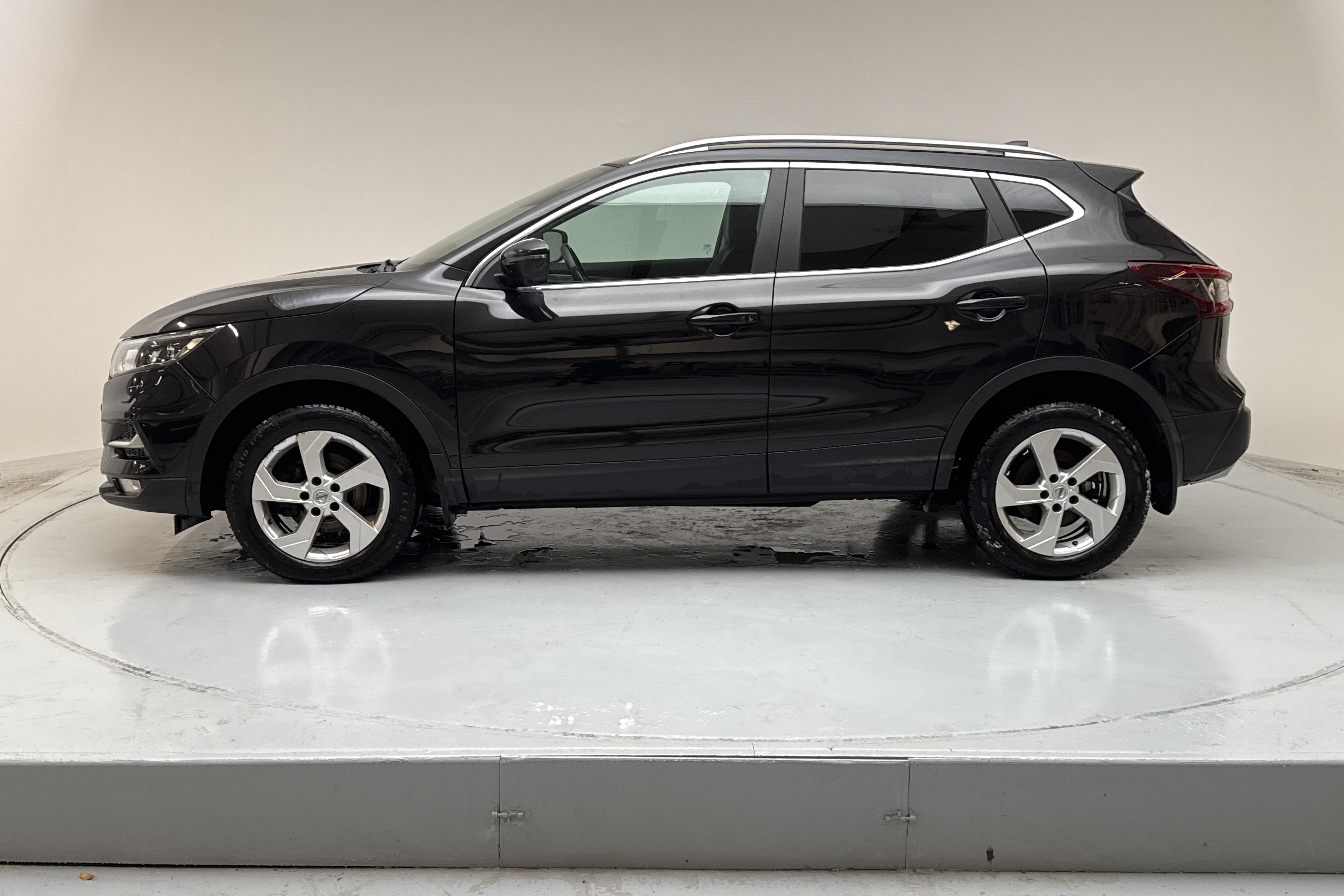 Nissan Qashqai 1.3 DIG-T (160hk) - 16 629 mil - Automat - svart - 2020