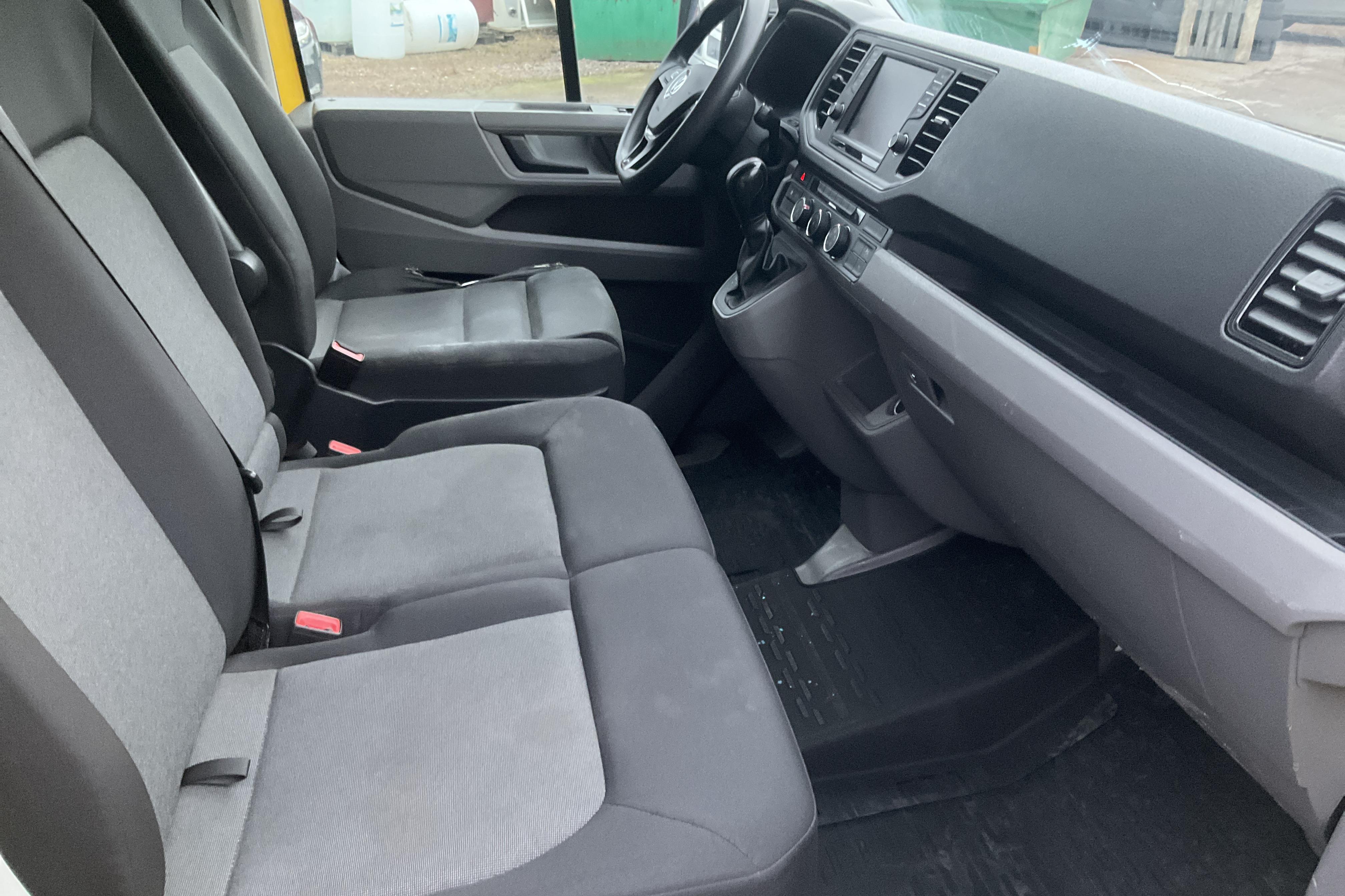 VW Crafter 35 2.0 TDI Skåp (140hk) - 16 094 mil - Automat - gul - 2019