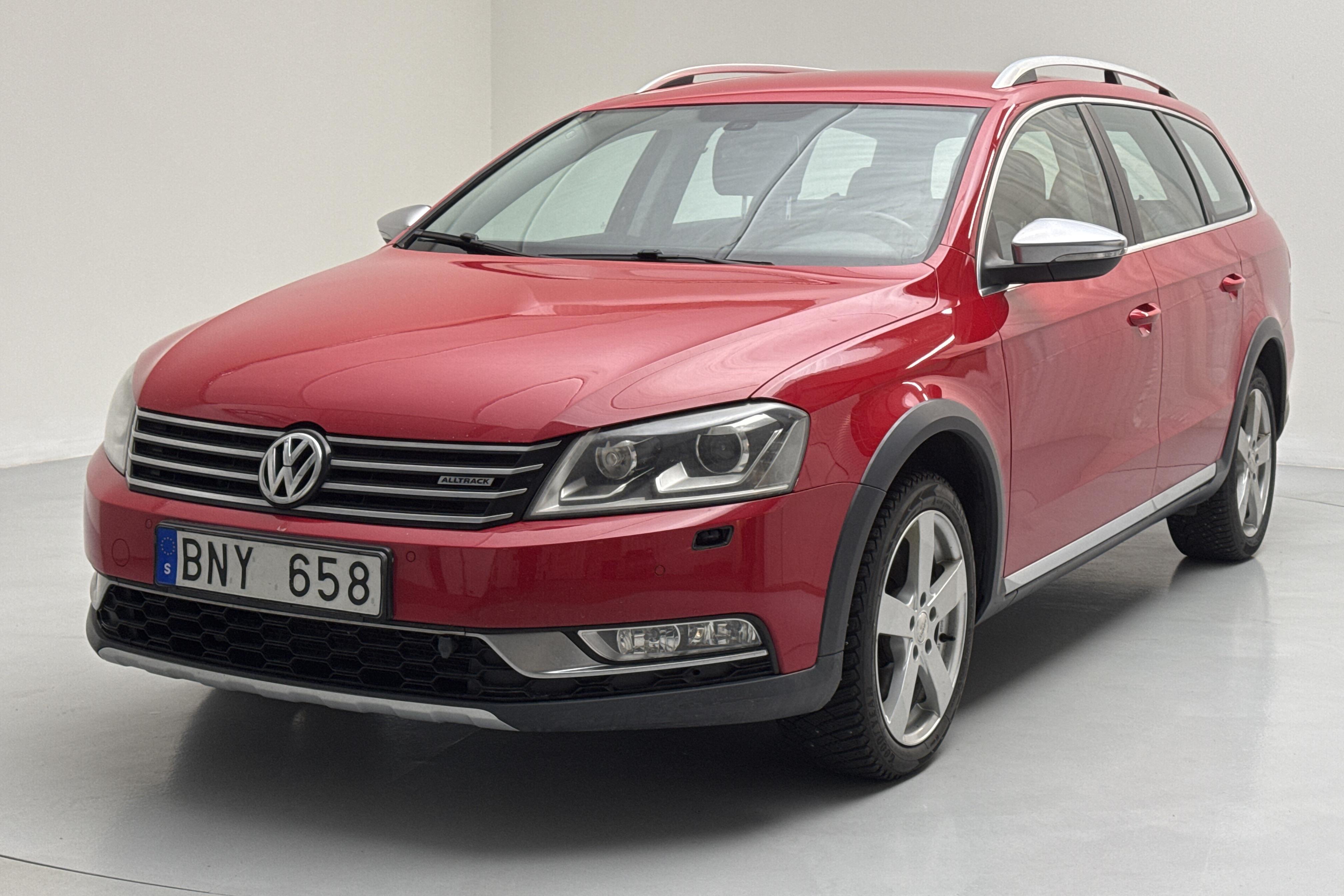 VW Passat Alltrack 2.0 TDI BlueMotion Technology 4Motion (170hk) - 19 215 mil - Automat - röd - 2013