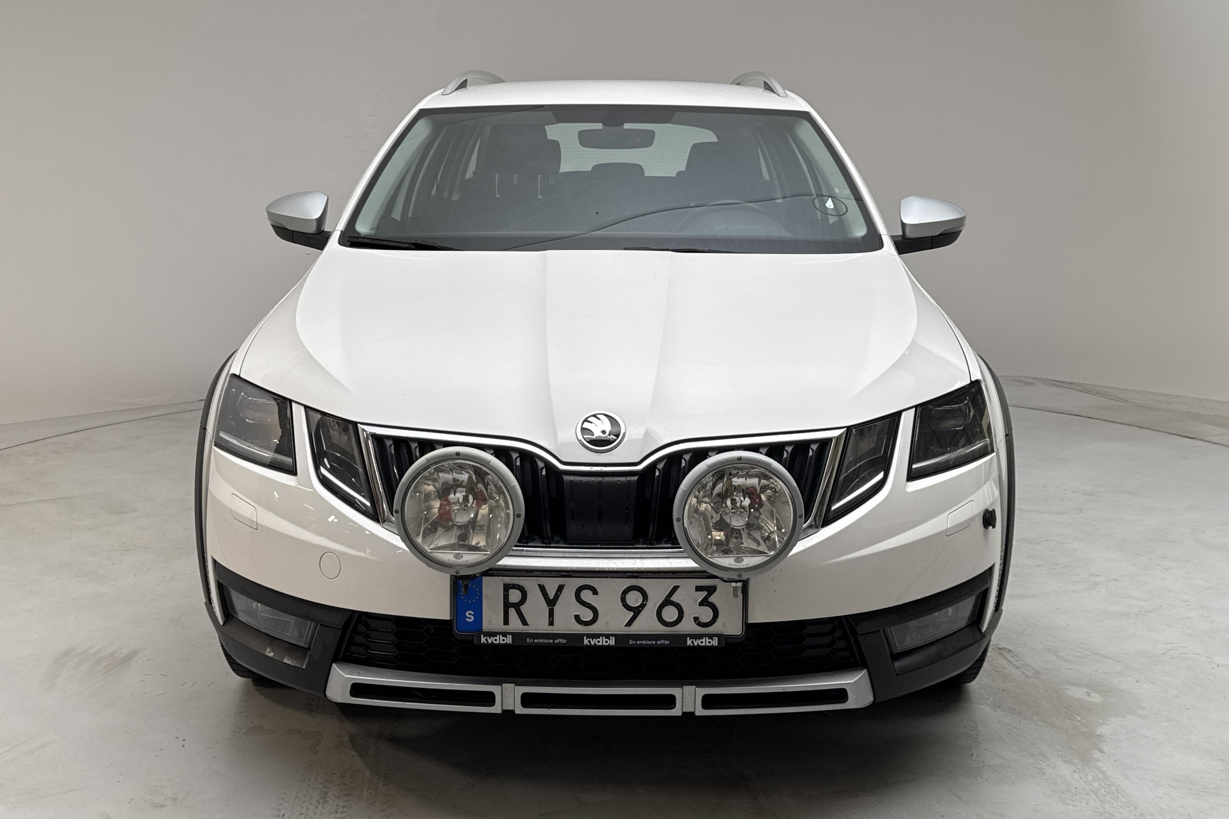 Skoda Octavia Scout II 2.0 TDI 4X4 (150hk) - 128 640 km - Manualna - biały - 2018