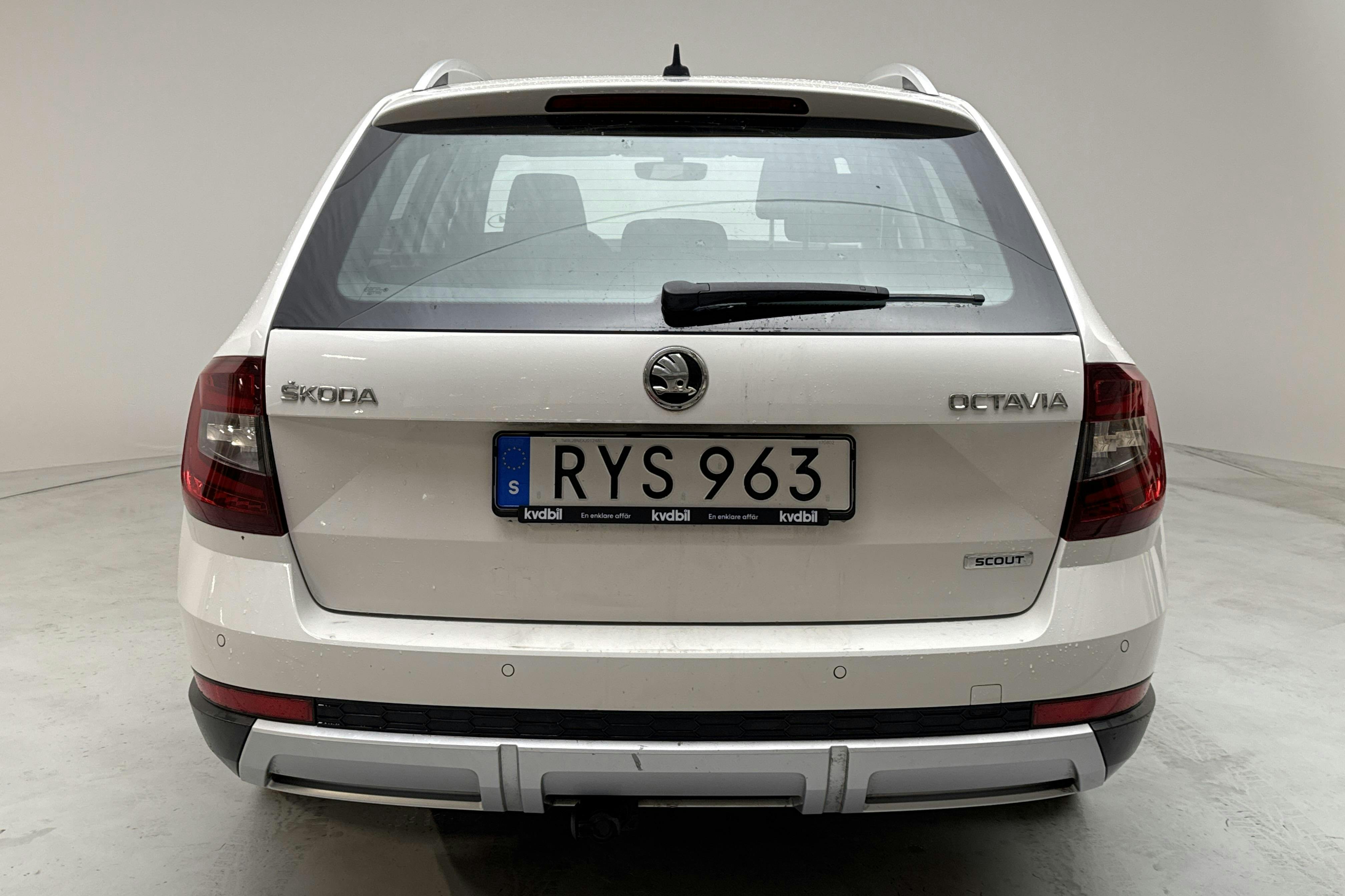 Skoda Octavia Scout II 2.0 TDI 4X4 (150hk) - 128 640 km - Manualna - biały - 2018