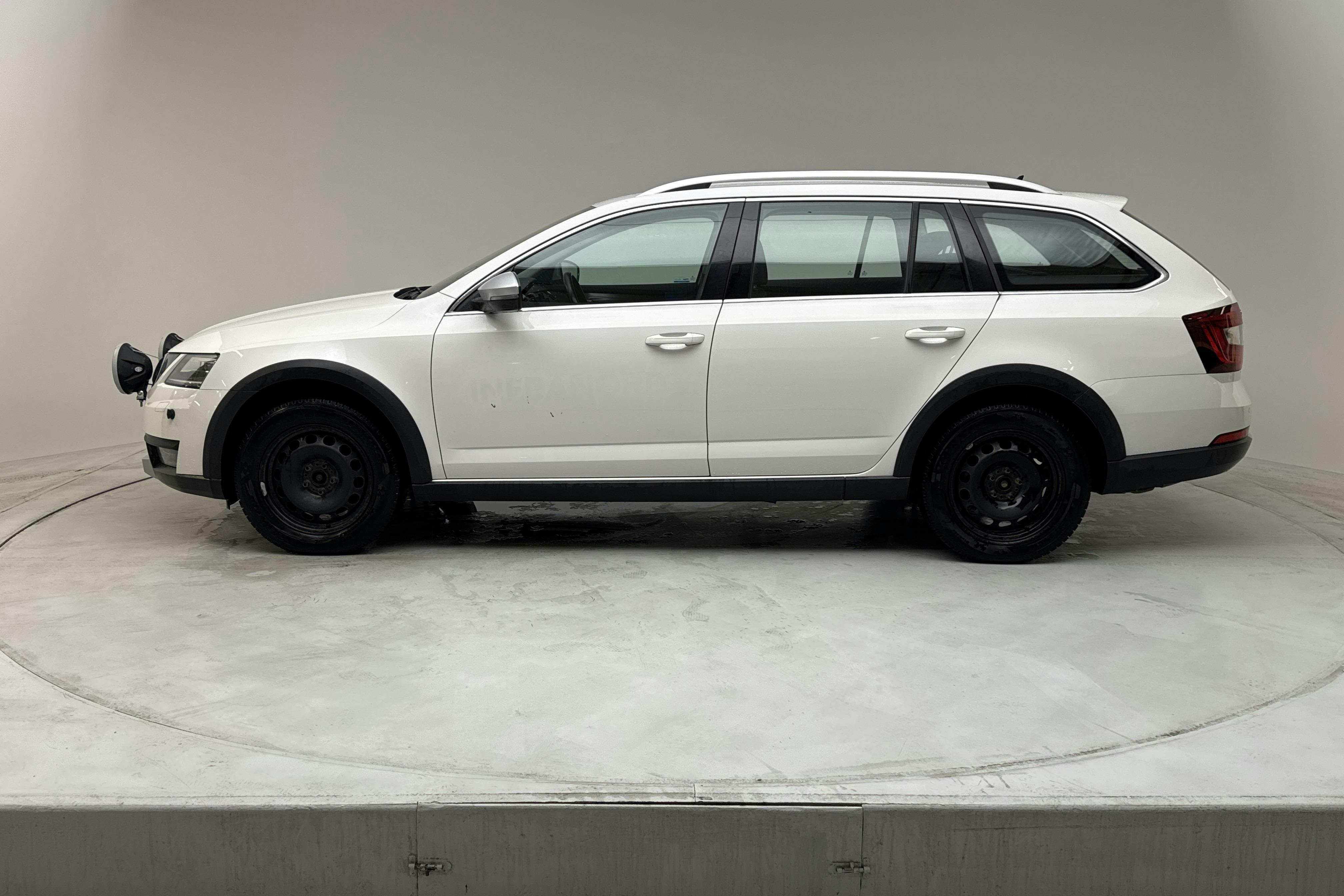 Skoda Octavia Scout II 2.0 TDI 4X4 (150hk) - 128 640 km - Manualna - biały - 2018