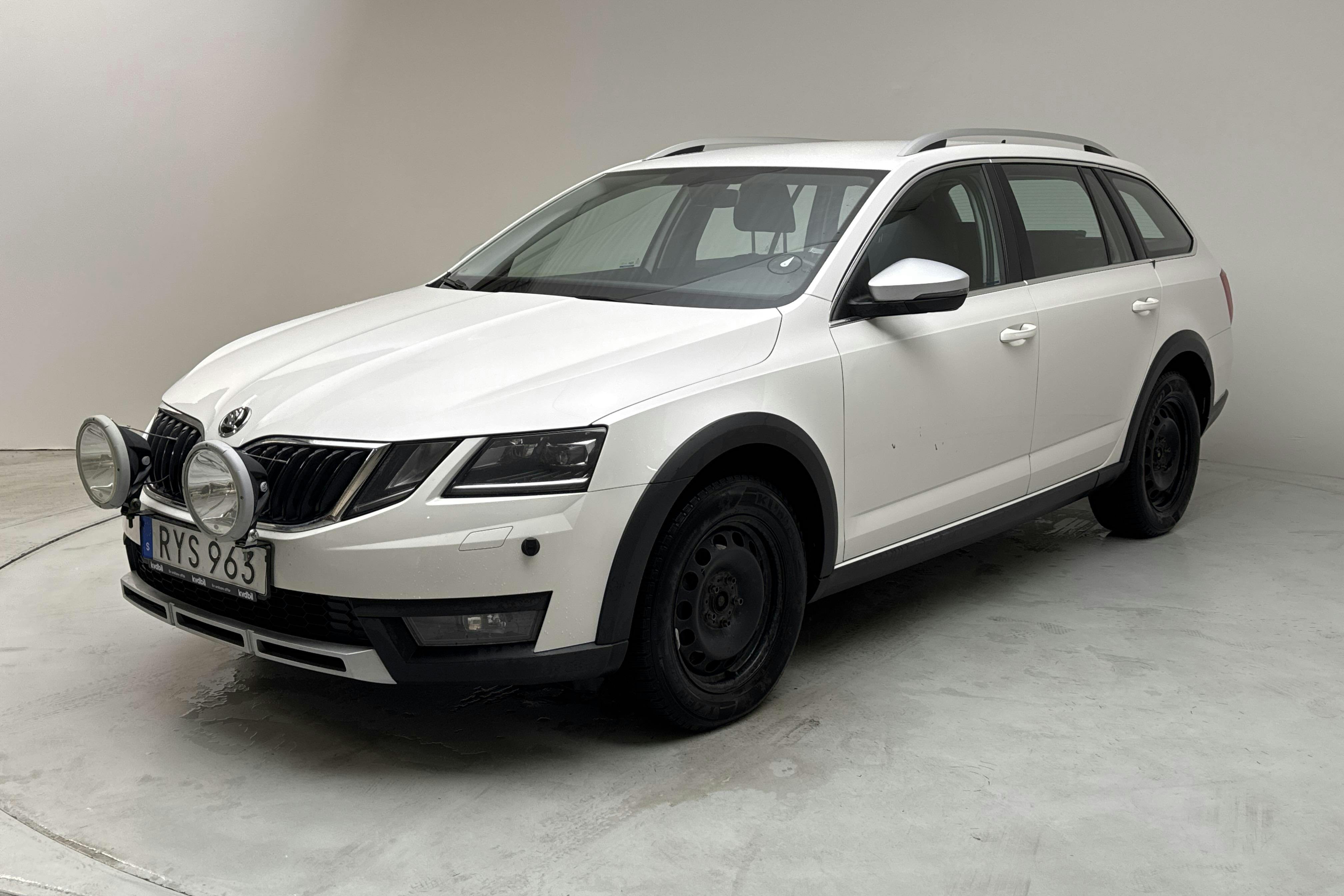 Skoda Octavia Scout II 2.0 TDI 4X4 (150hk) - 128 640 km - Manualna - biały - 2018