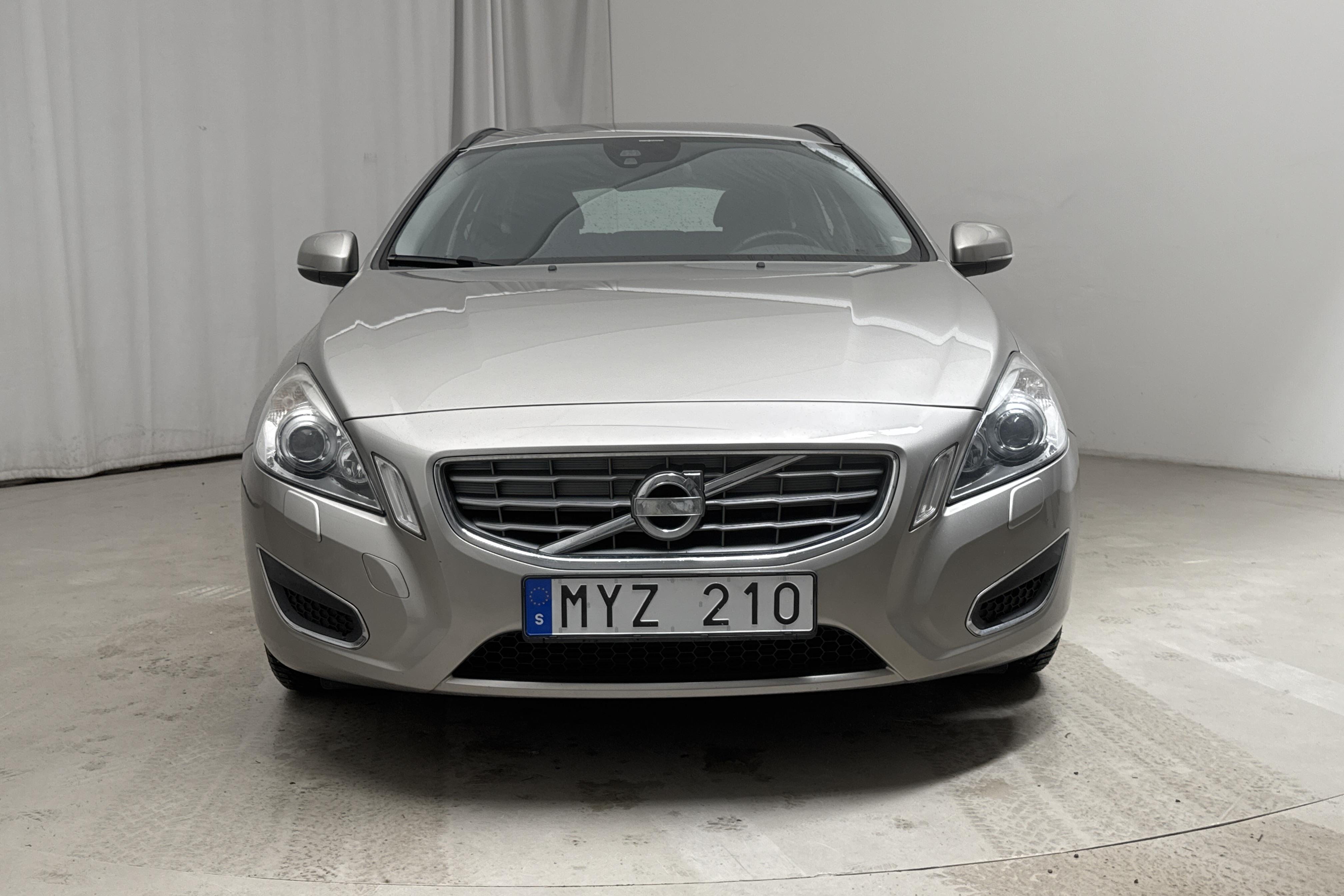 Volvo V60 D2 (115hk) - 120 140 km - Manual - Light Brown - 2013